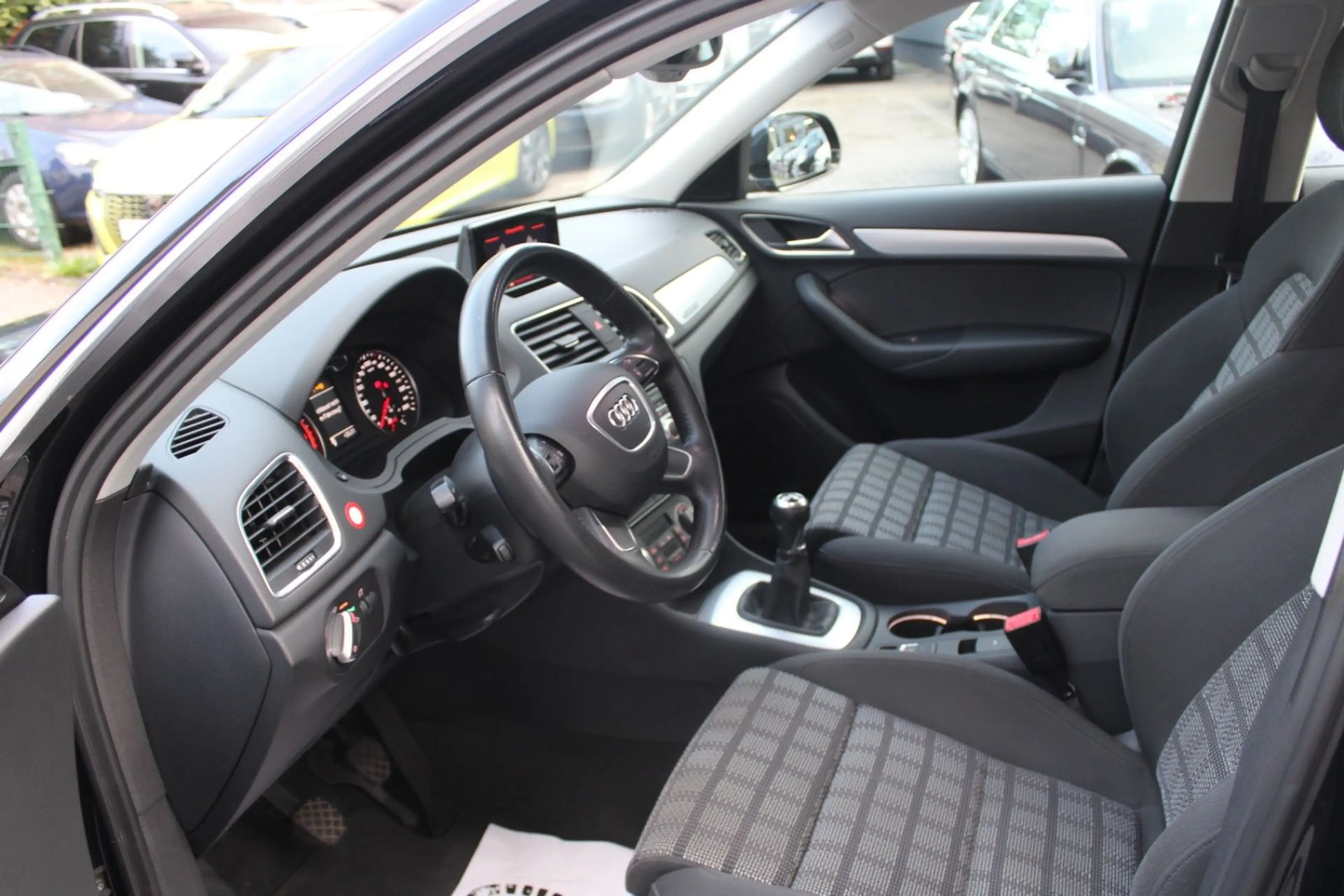 Audi Q3 2.0 TDI Quattro*NAVI*XENON*TEMPOMAT*TOP! — photo 10
