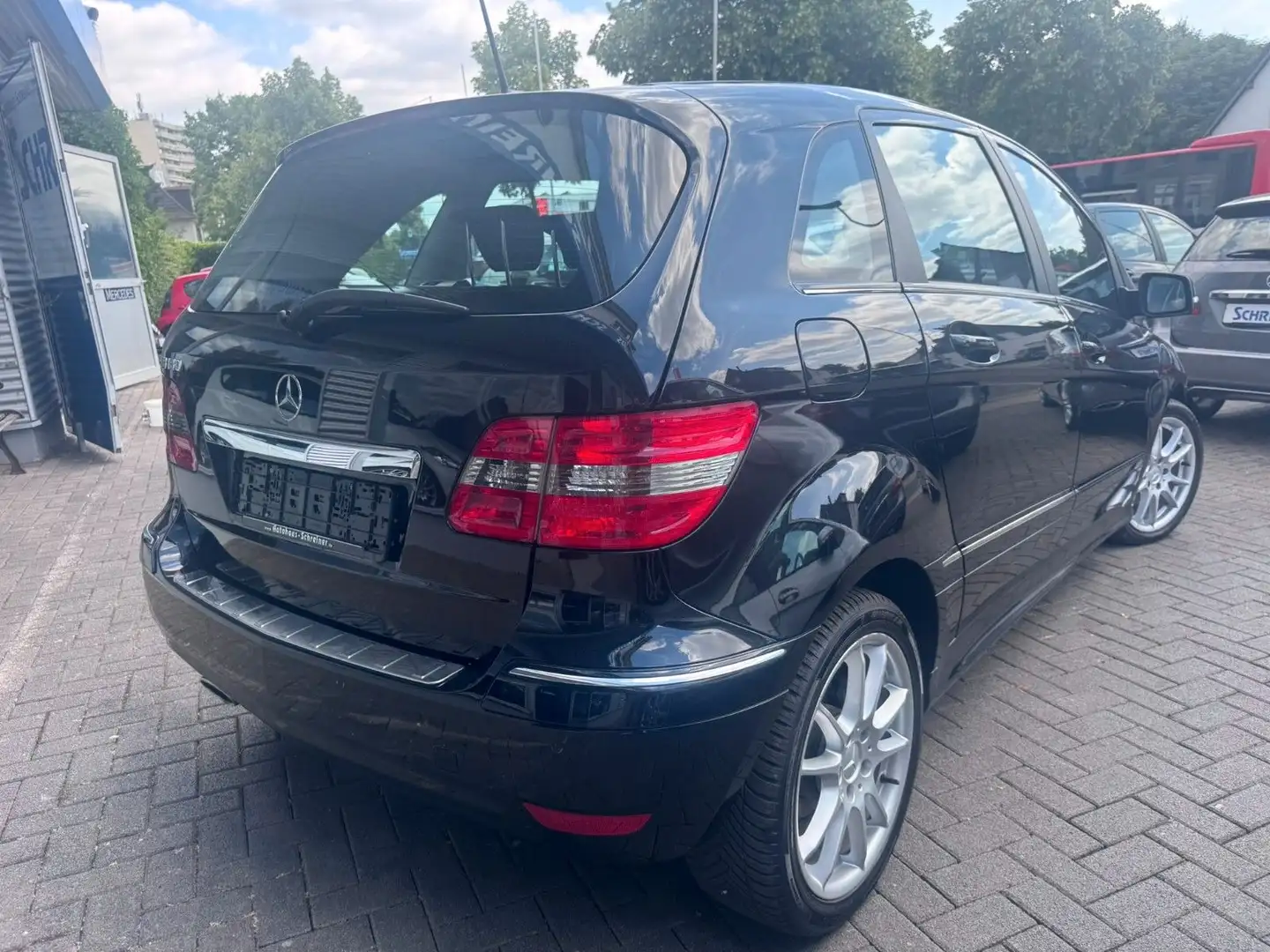 Mercedes-Benz B 180 Automatik*Park-Assistent*Navi*Sport-Paket Zwart - 2