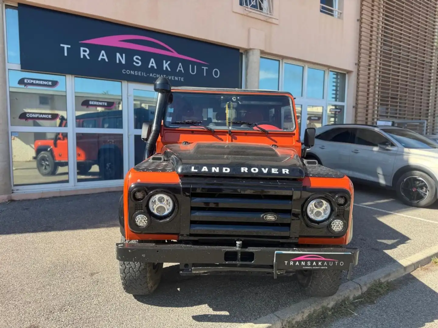 Land Rover Defender 110 II STATION WAGON 110 SE Auriu - 2