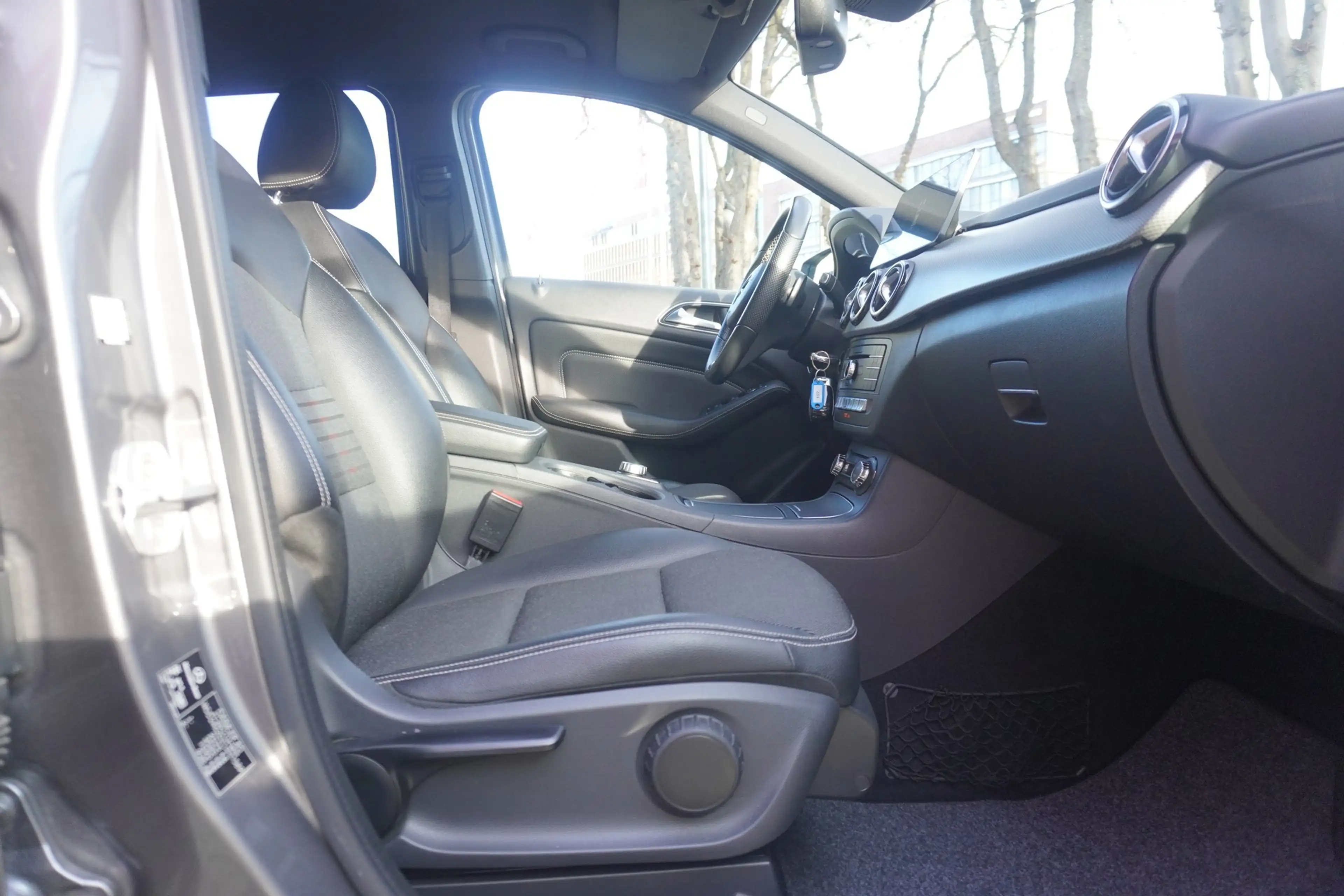 Mercedes-Benz B 220 B220 CDI AT Xenon Navi Standheizung Klimaaut. — photo 12