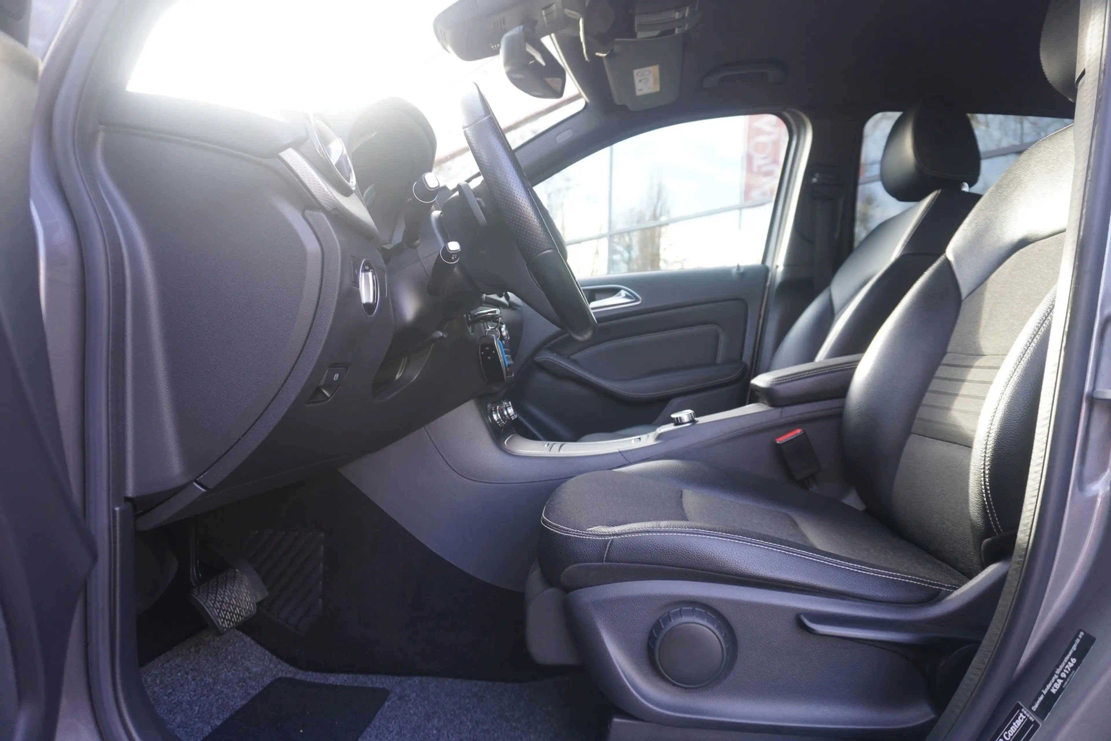 Mercedes-Benz B 220 B220 CDI AT Xenon Navi Standheizung Klimaaut. — photo 11