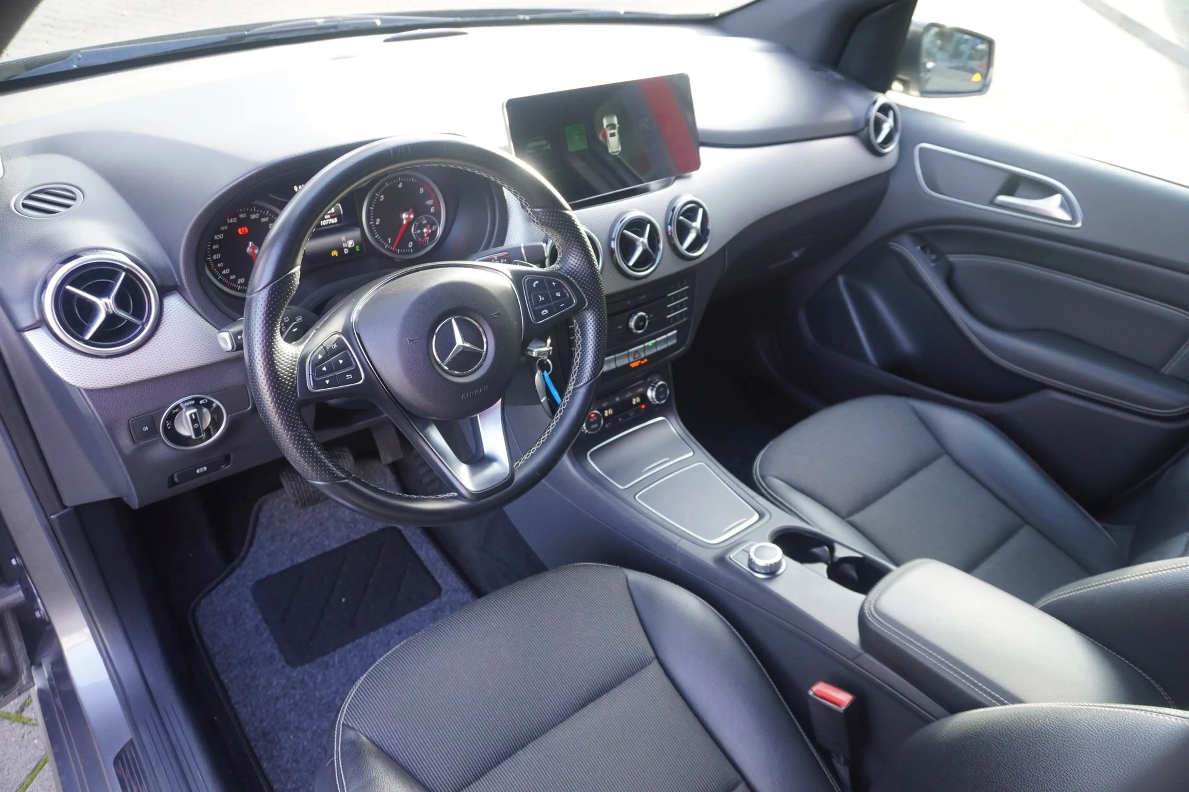 Mercedes-Benz B 220 B220 CDI AT Xenon Navi Standheizung Klimaaut. — photo 10