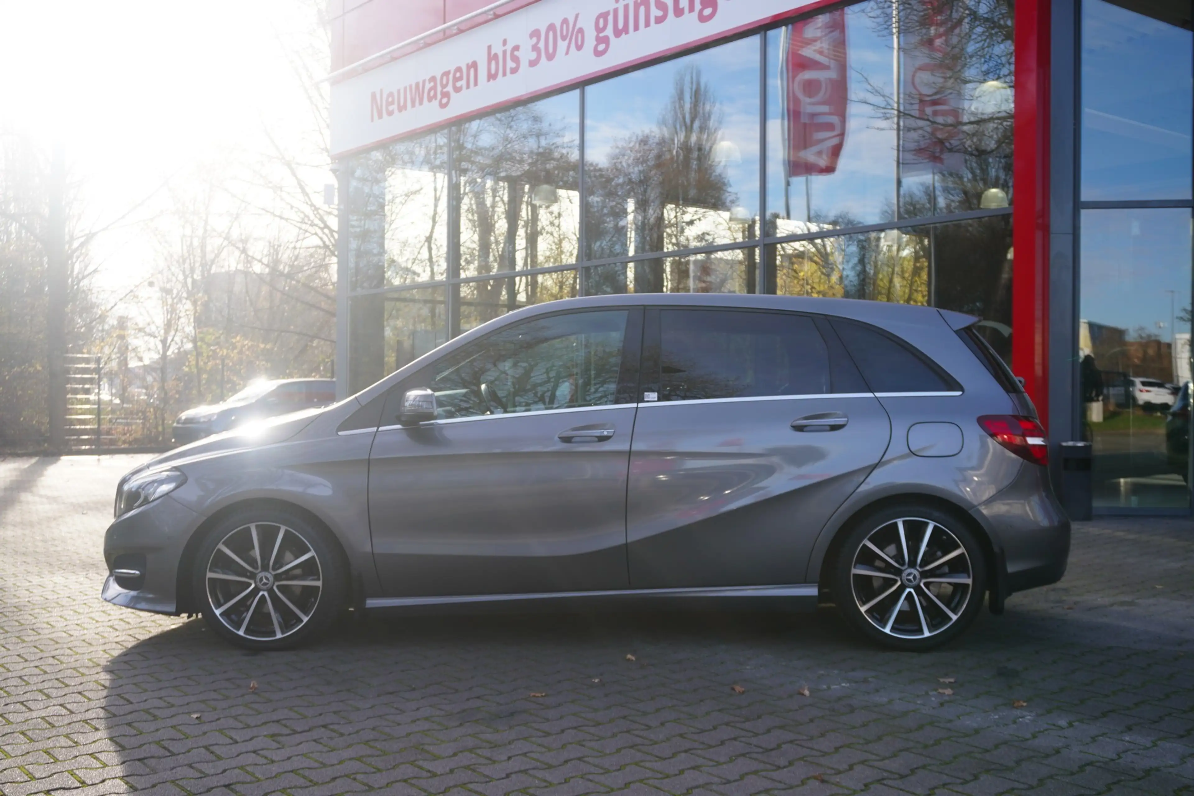Mercedes-Benz B 220 B220 CDI AT Xenon Navi Standheizung Klimaaut. — photo 9