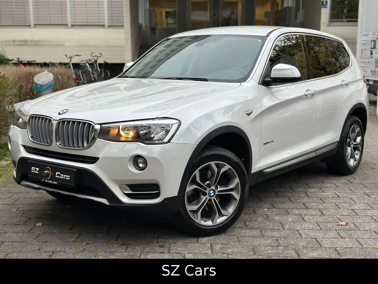BMW X3 xDrive 20 i xLine* KAM*SHZ*Unfallfrei*1.Hand Weiß - 1