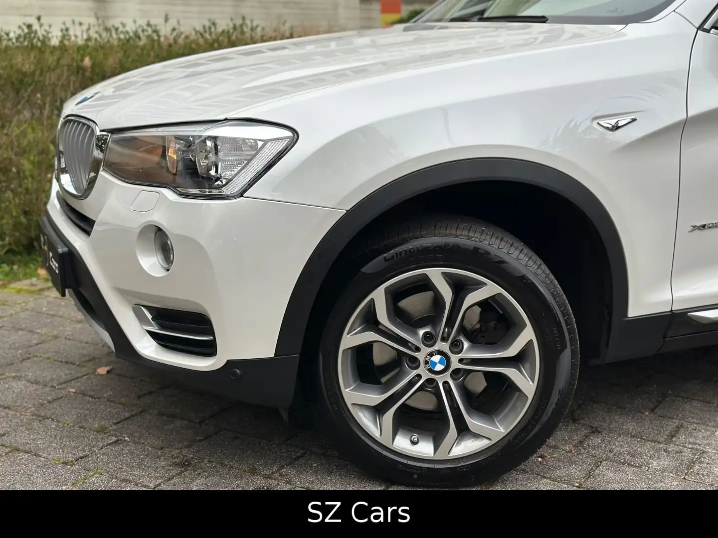 BMW X3 xDrive 20 i xLine* KAM*SHZ*Unfallfrei*1.Hand Weiß - 2