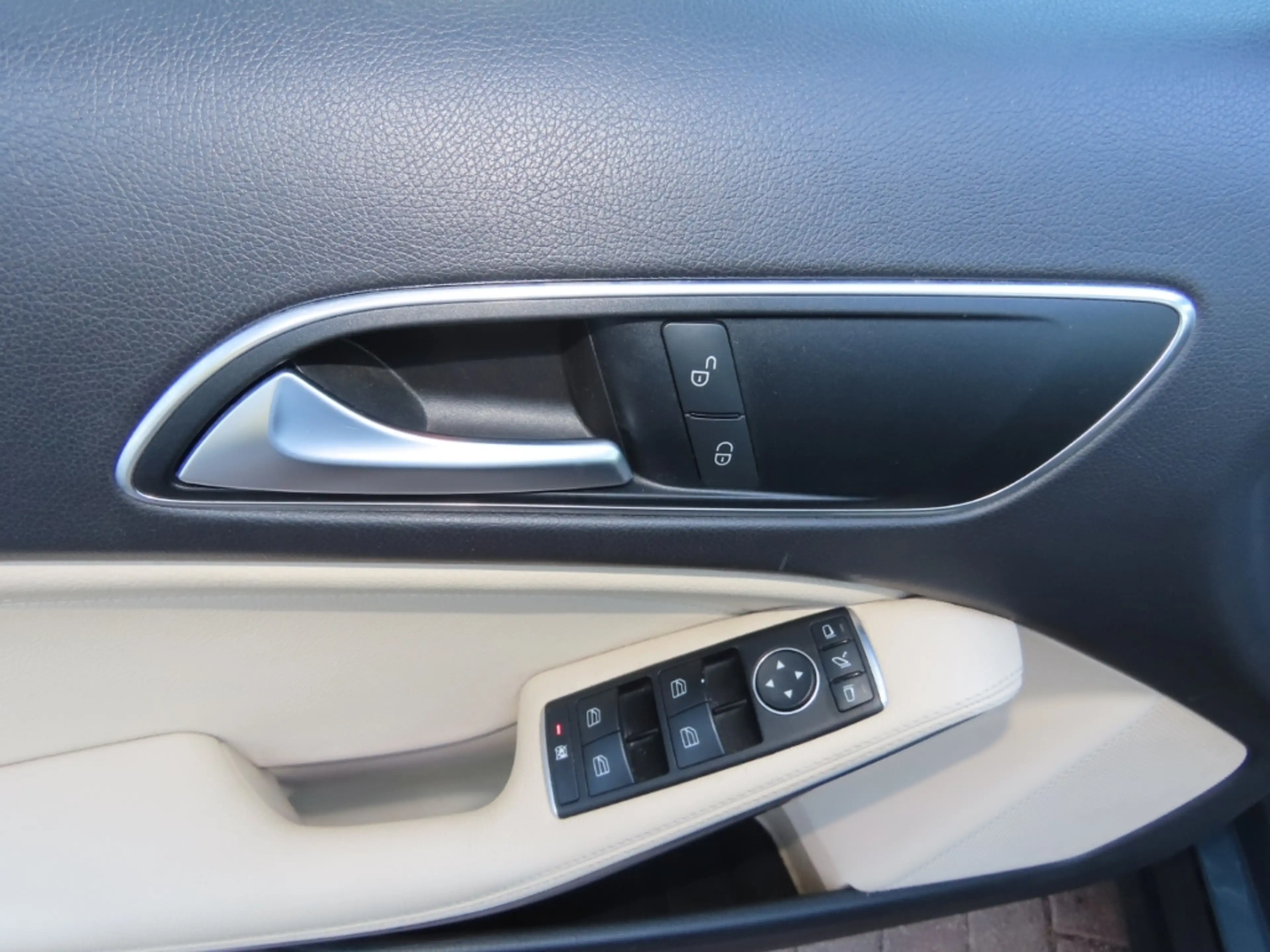 Mercedes-Benz GLA 200 — photo 8