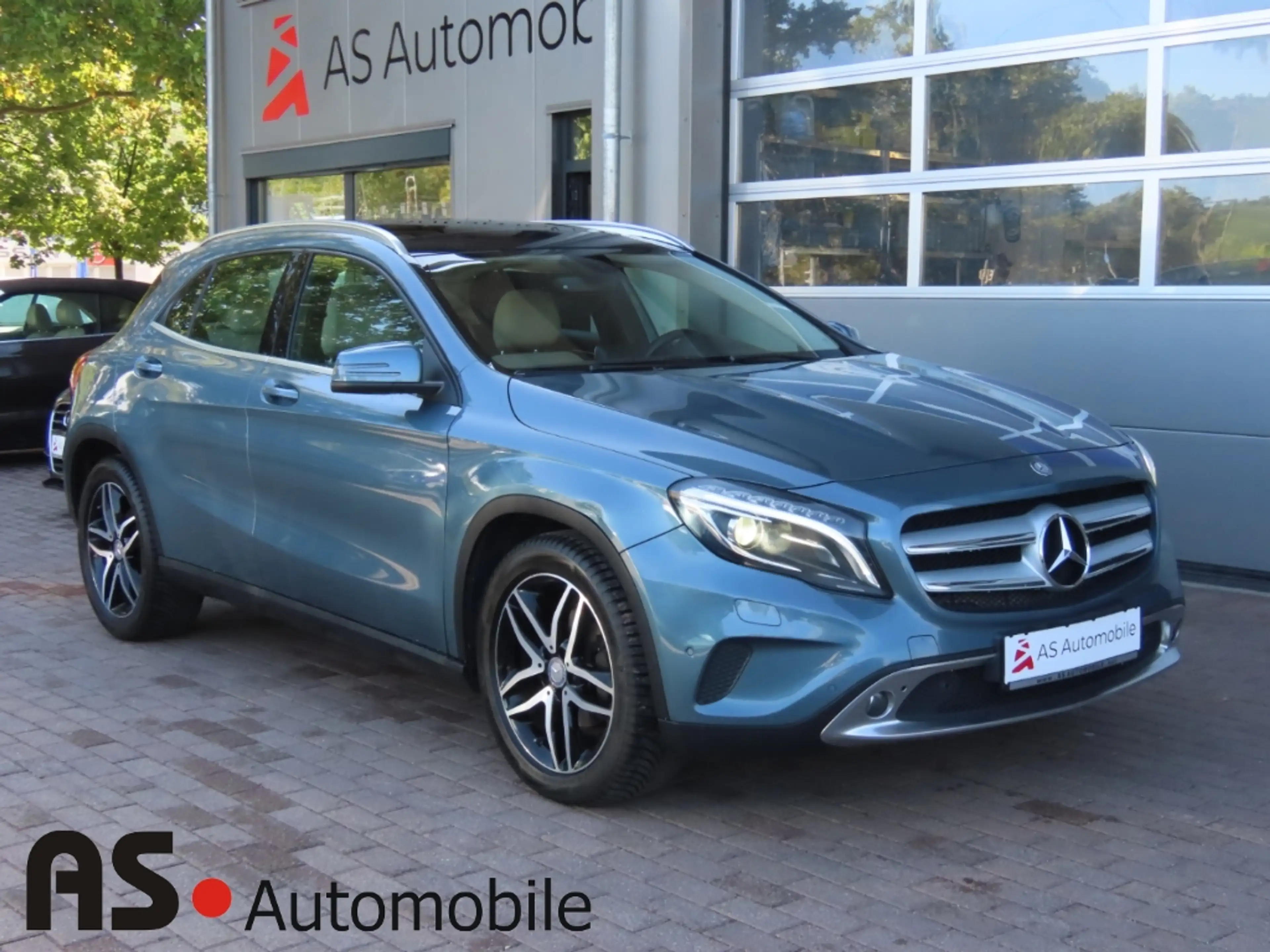 Mercedes-Benz GLA 200