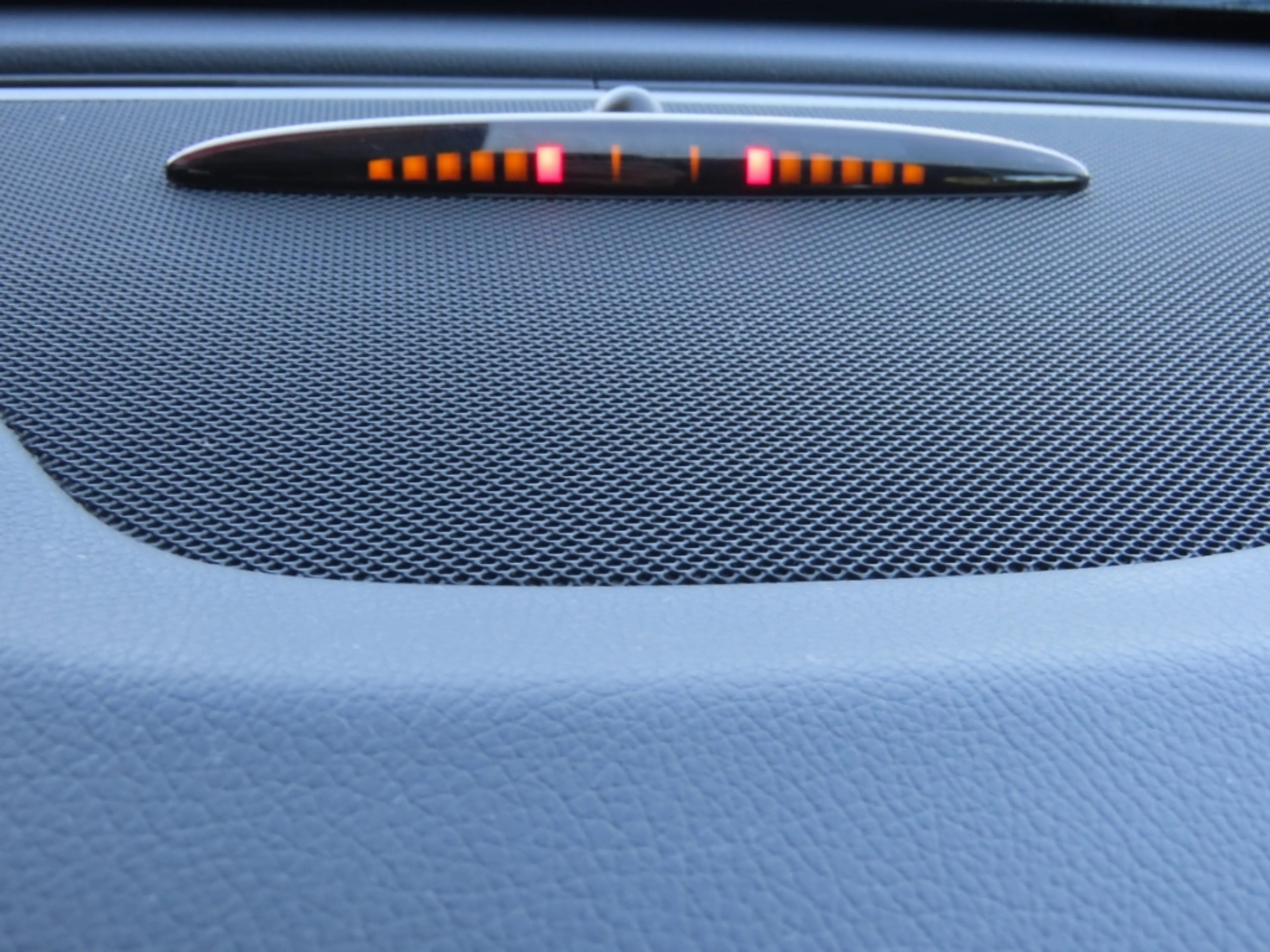 Mercedes-Benz GLA 200 — photo 11