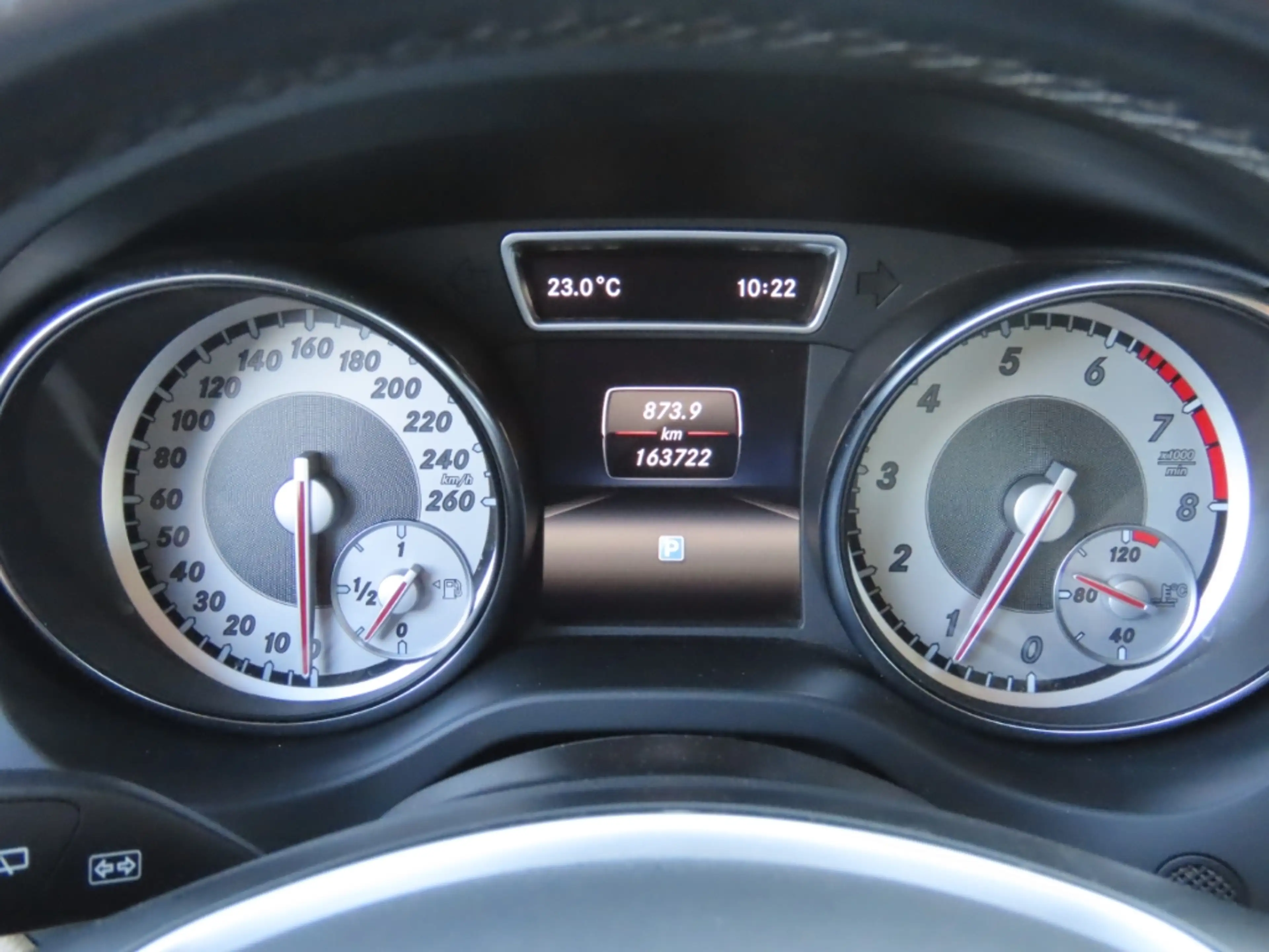 Mercedes-Benz GLA 200 — photo 14