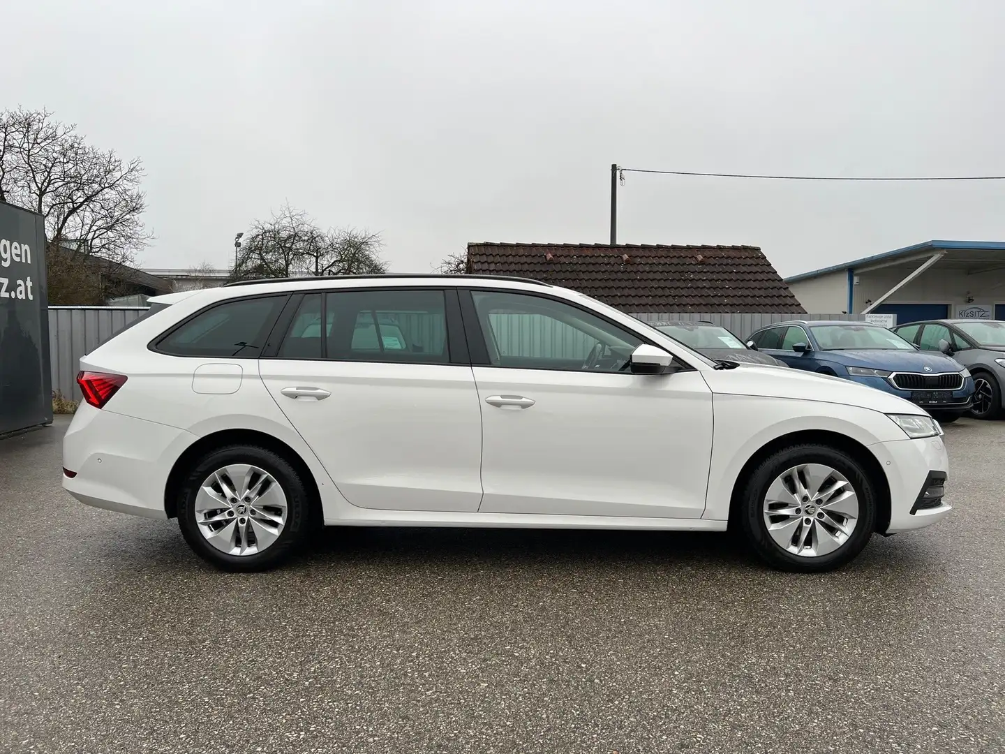 Skoda Octavia Combi 2,0 TDI Ambition DSG | MATRIX/RFK Weiß - 2