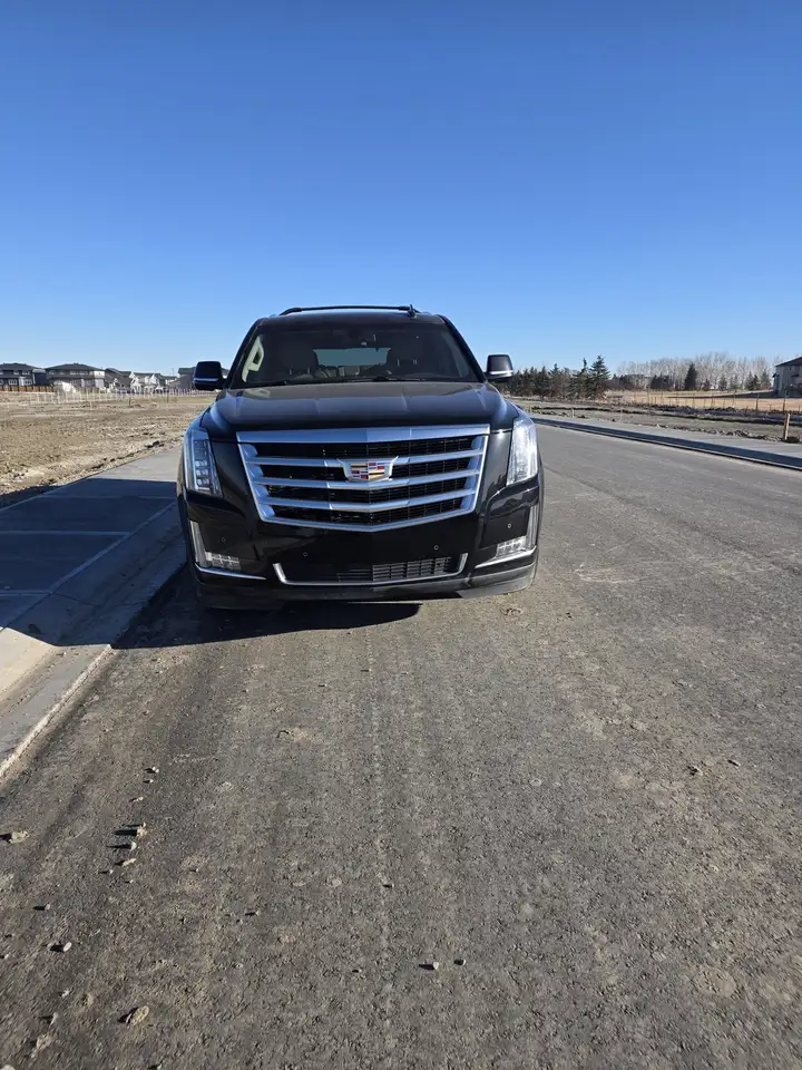 Cadillac Escalade снимка Cadillac Escalade