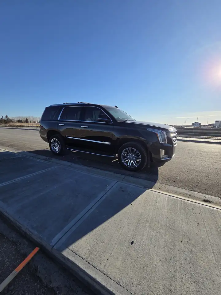Cadillac Escalade снимка Cadillac Escalade