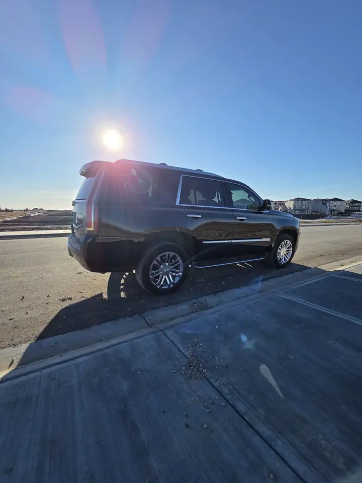 Cadillac Escalade снимка Cadillac Escalade