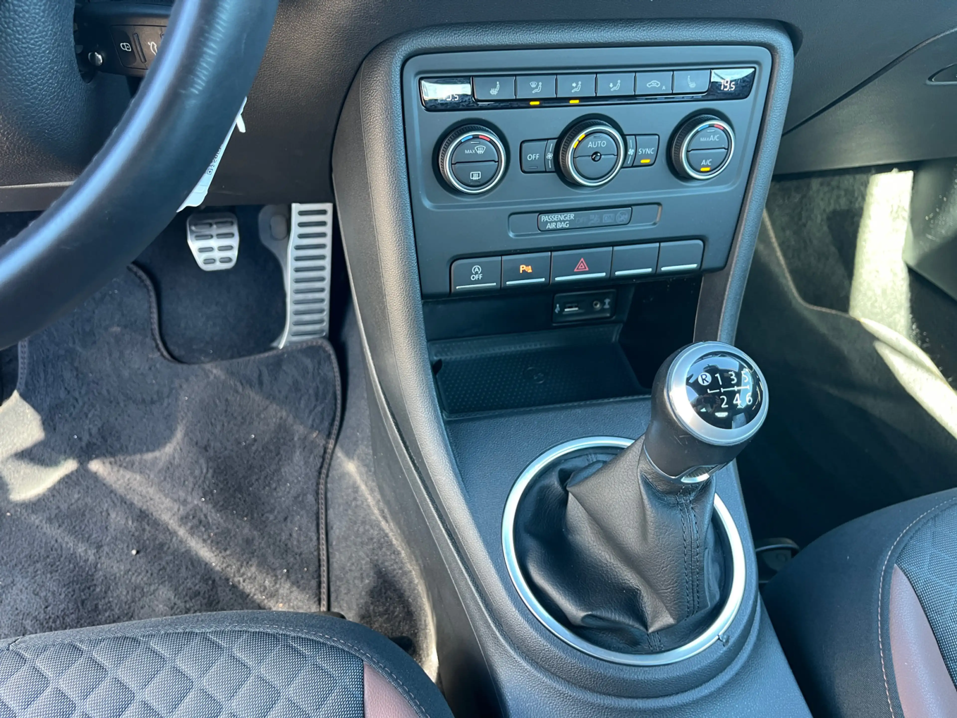 Volkswagen Beetle Cabriolet 1.2 TSI Allstar BMT Navi Sitzh. — photo 8