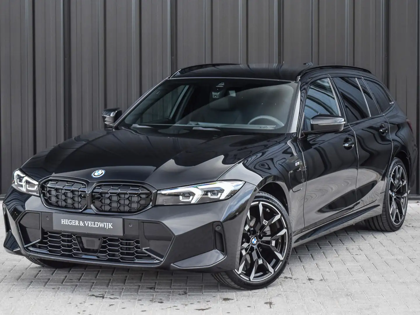 BMW 330 3-serie Touring 330e xDRIVE | M-SPORT | FACELIFT | Fekete - 2