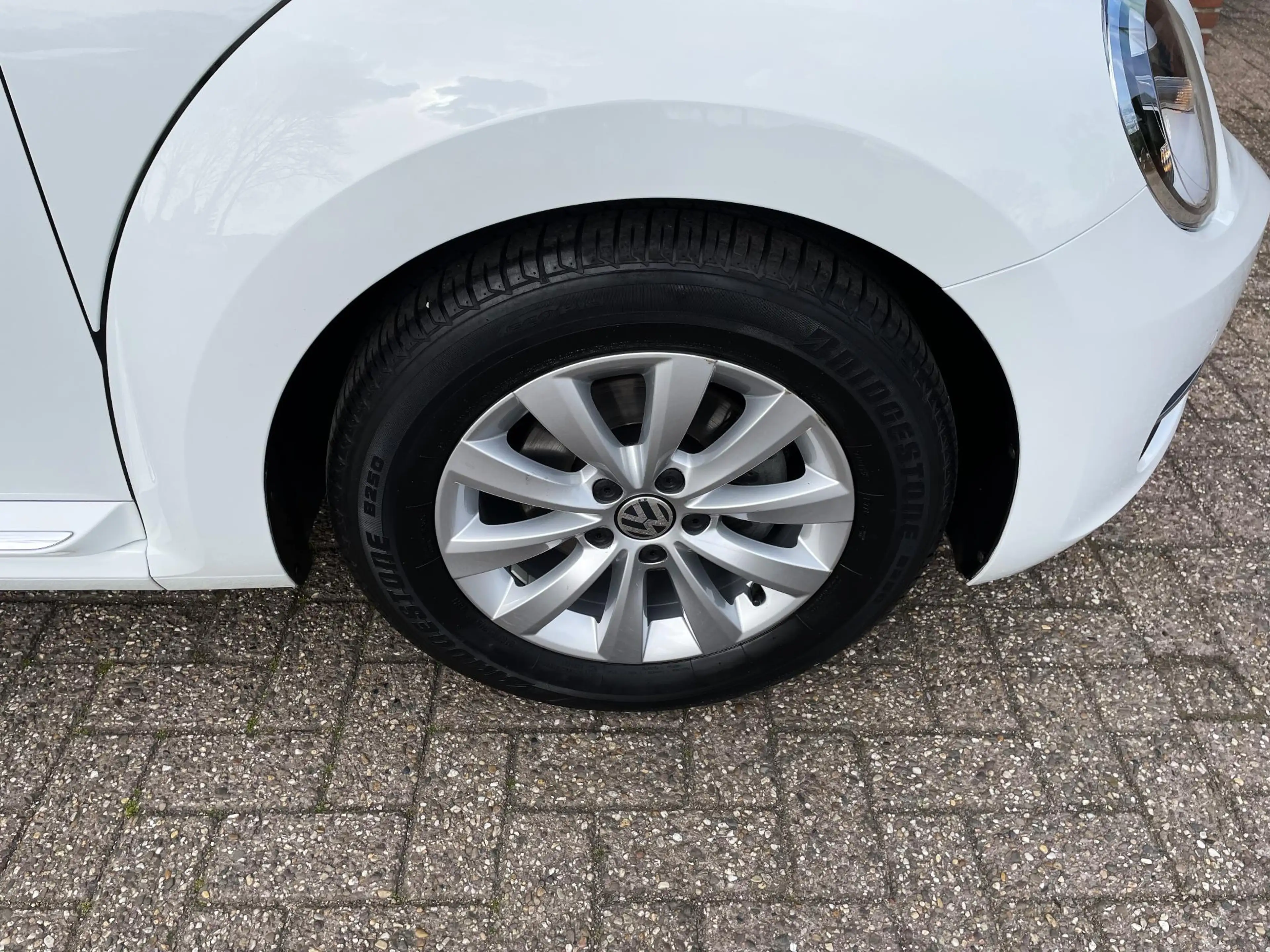 Volkswagen Beetle Cabriolet 1.2 TSI Design BlueMotion — photo 7