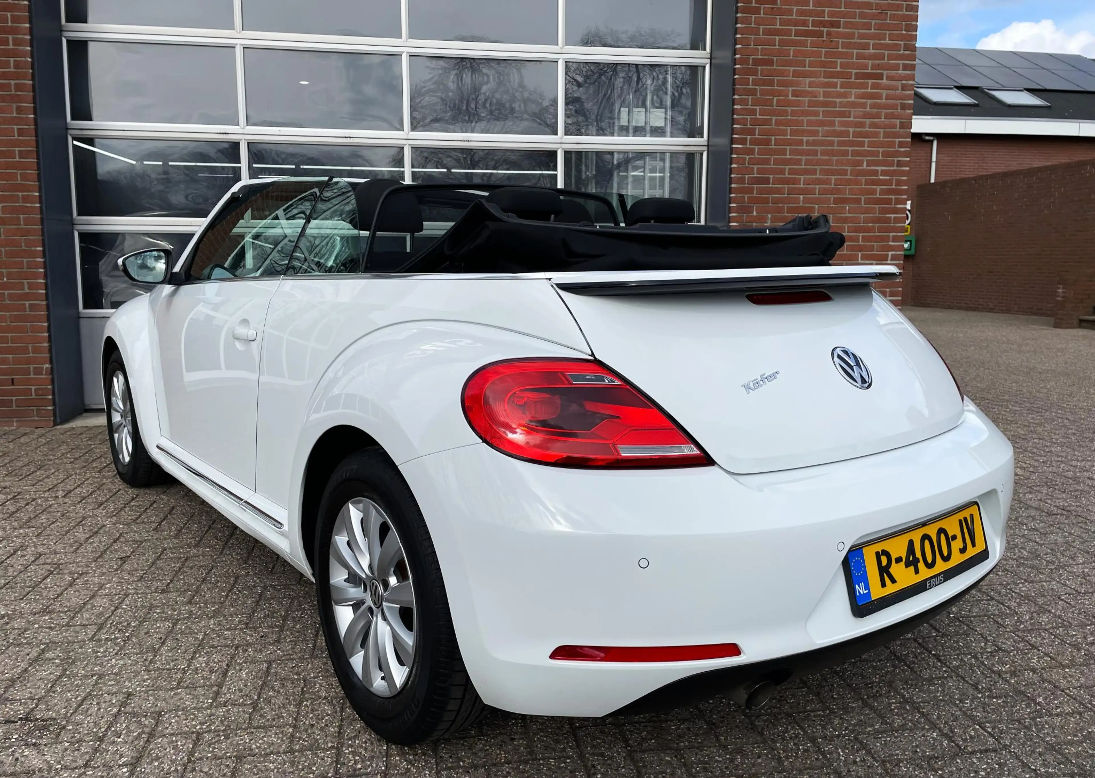 Volkswagen Beetle Cabriolet 1.2 TSI Design BlueMotion — photo 3