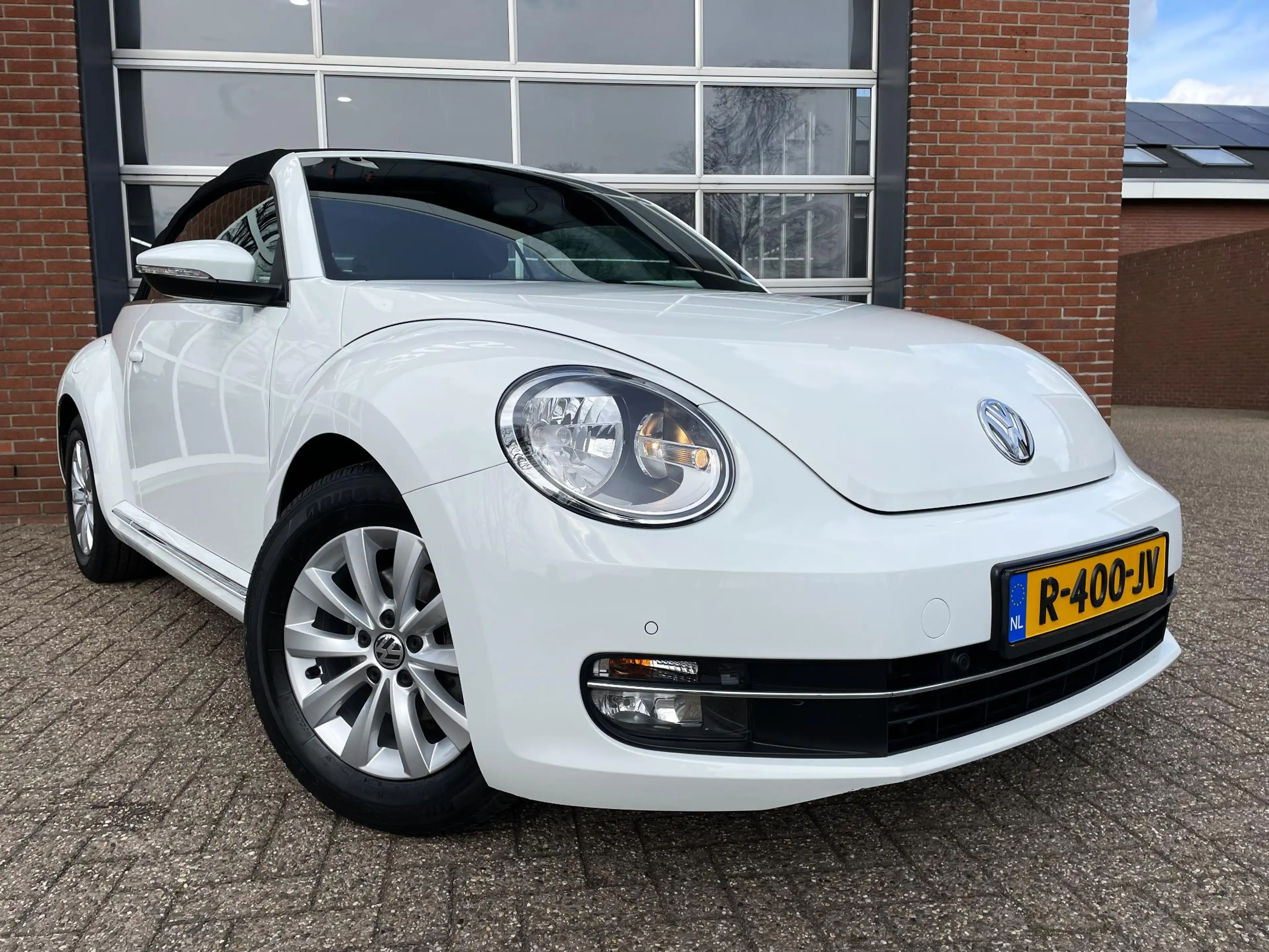 Volkswagen Beetle Cabriolet 1.2 TSI Design BlueMotion — photo 5