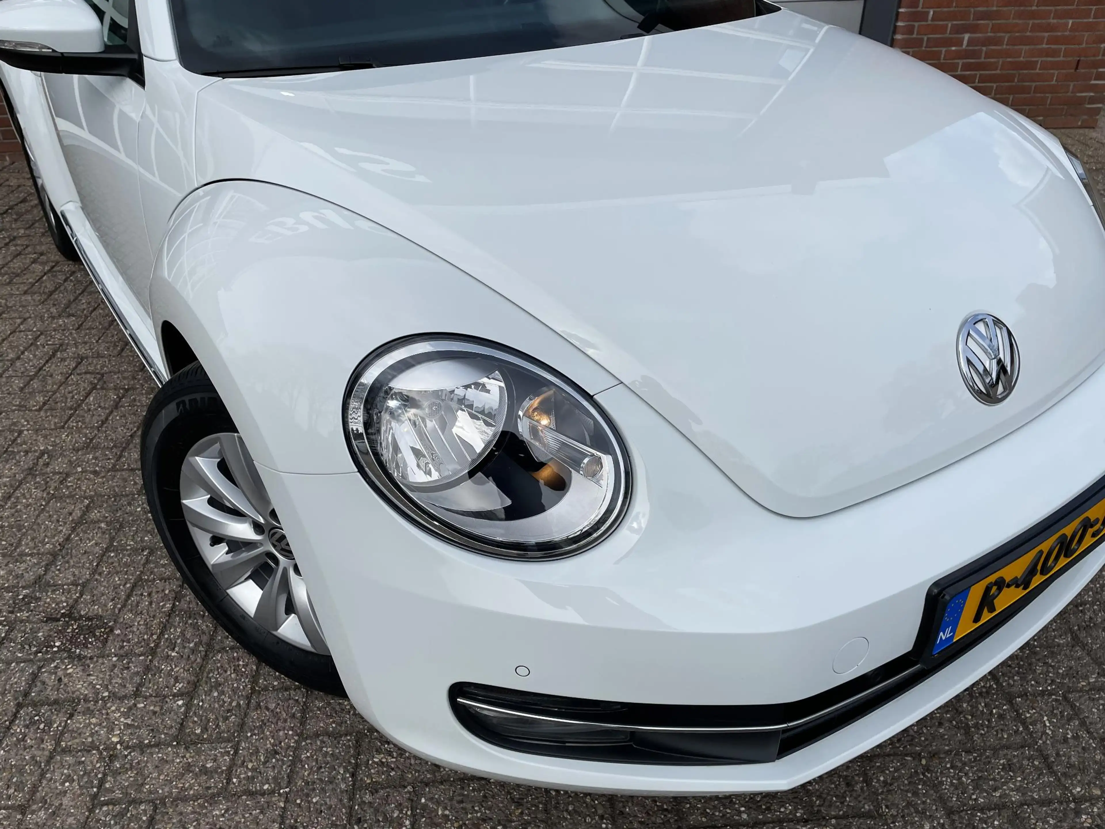 Volkswagen Beetle Cabriolet 1.2 TSI Design BlueMotion — photo 4