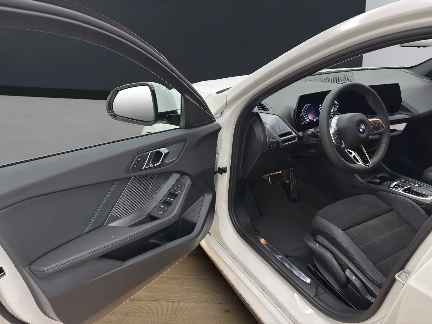 BMW 120 [M Sport Pro, Navi, 19" LMR, RFK, SHZ, LED] Weiß - 2