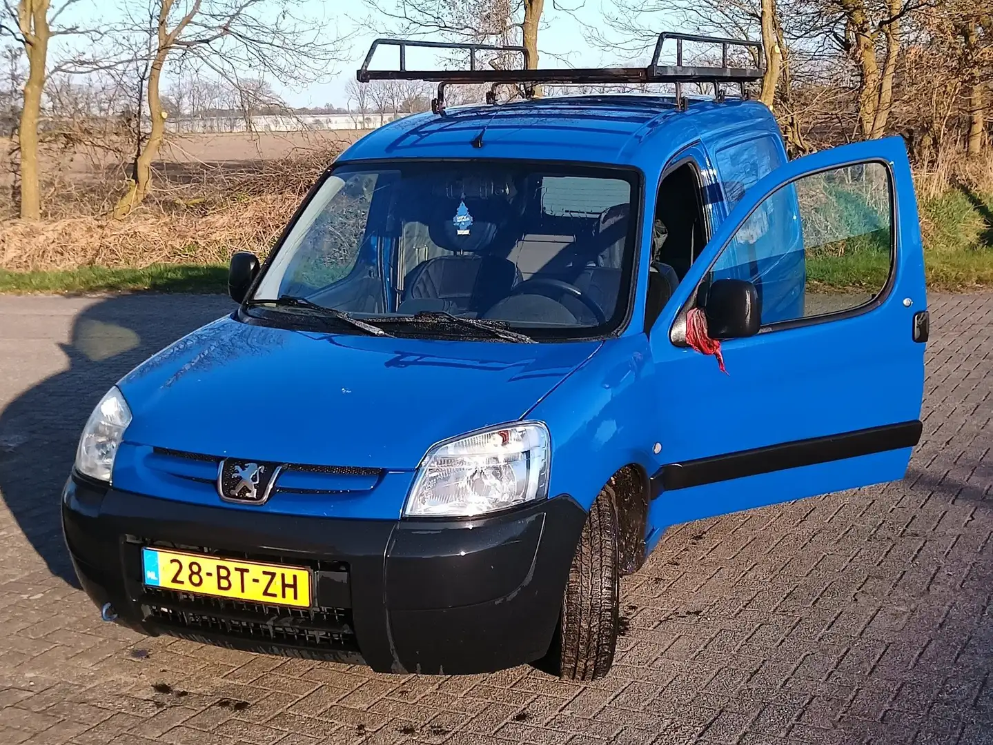 Peugeot Partner 2.0 HDI Avant. Blauw - 1