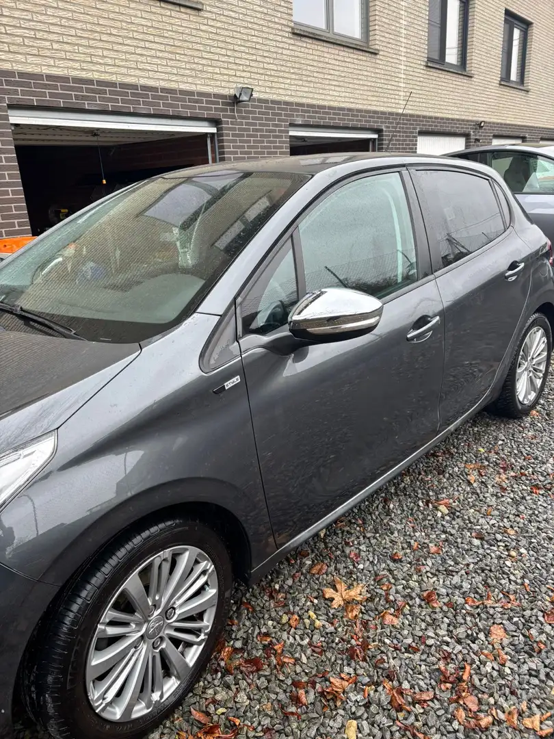 Peugeot 208 in goede staat. Weg wegens bedrijfswagen - 1