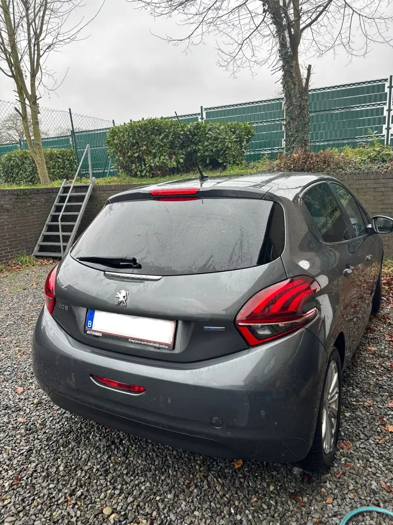 Peugeot 208 in goede staat. Weg wegens bedrijfswagen - 2