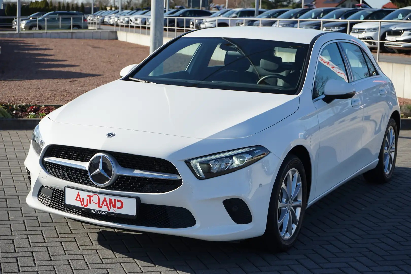 Mercedes-Benz A 250 A250 e Progressive LED Navi Sitzheizung MBUX Weiß - 2