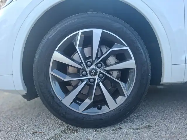 Audi Q5 view 5