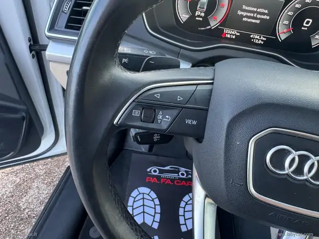 Audi Q5 view 12