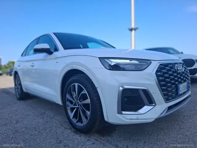 Audi Q5 view 3