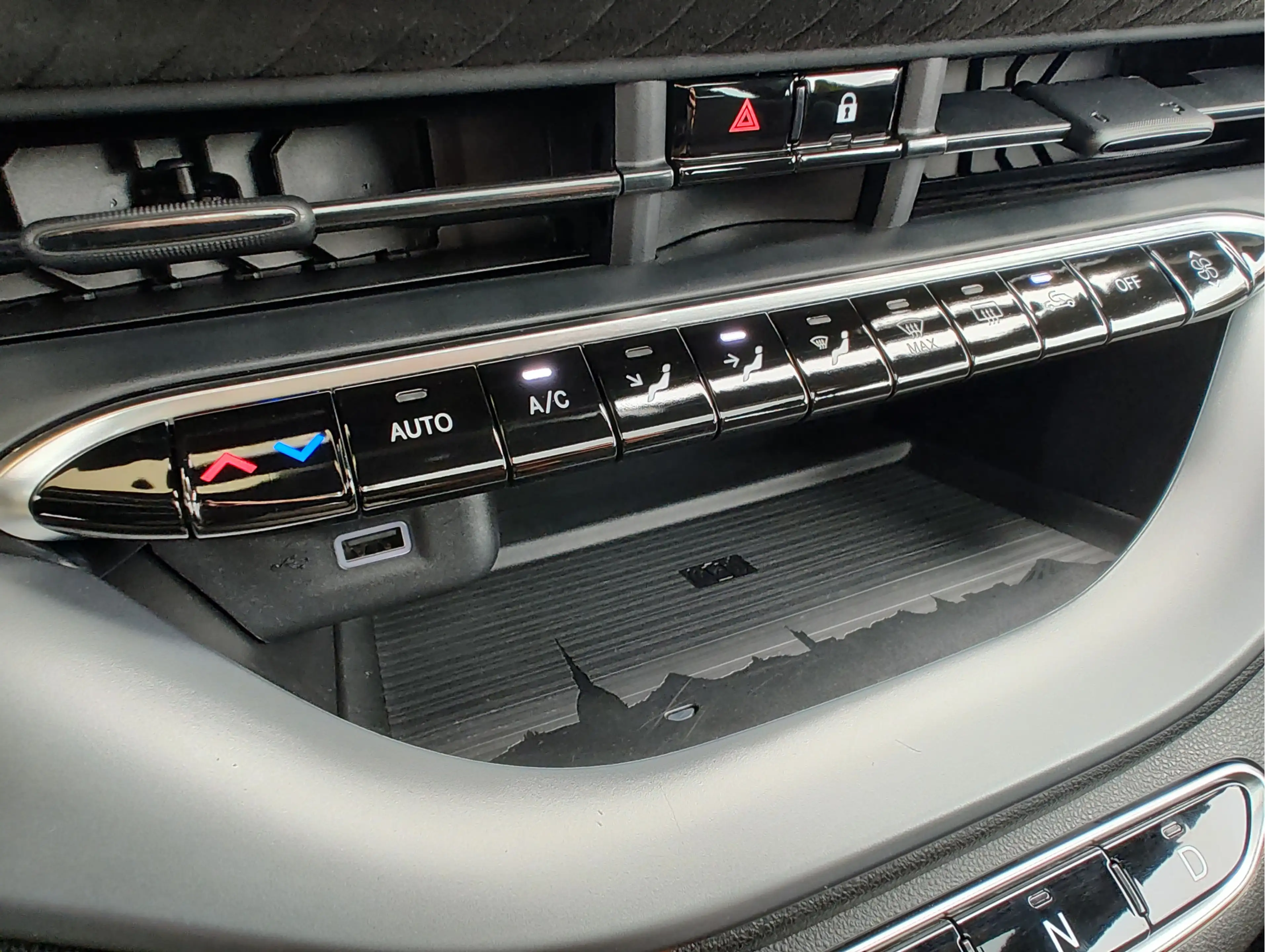 Abarth 500e SCORPIONISSIMA 42 kWh Alcantara sportstuur | Pano — photo 18