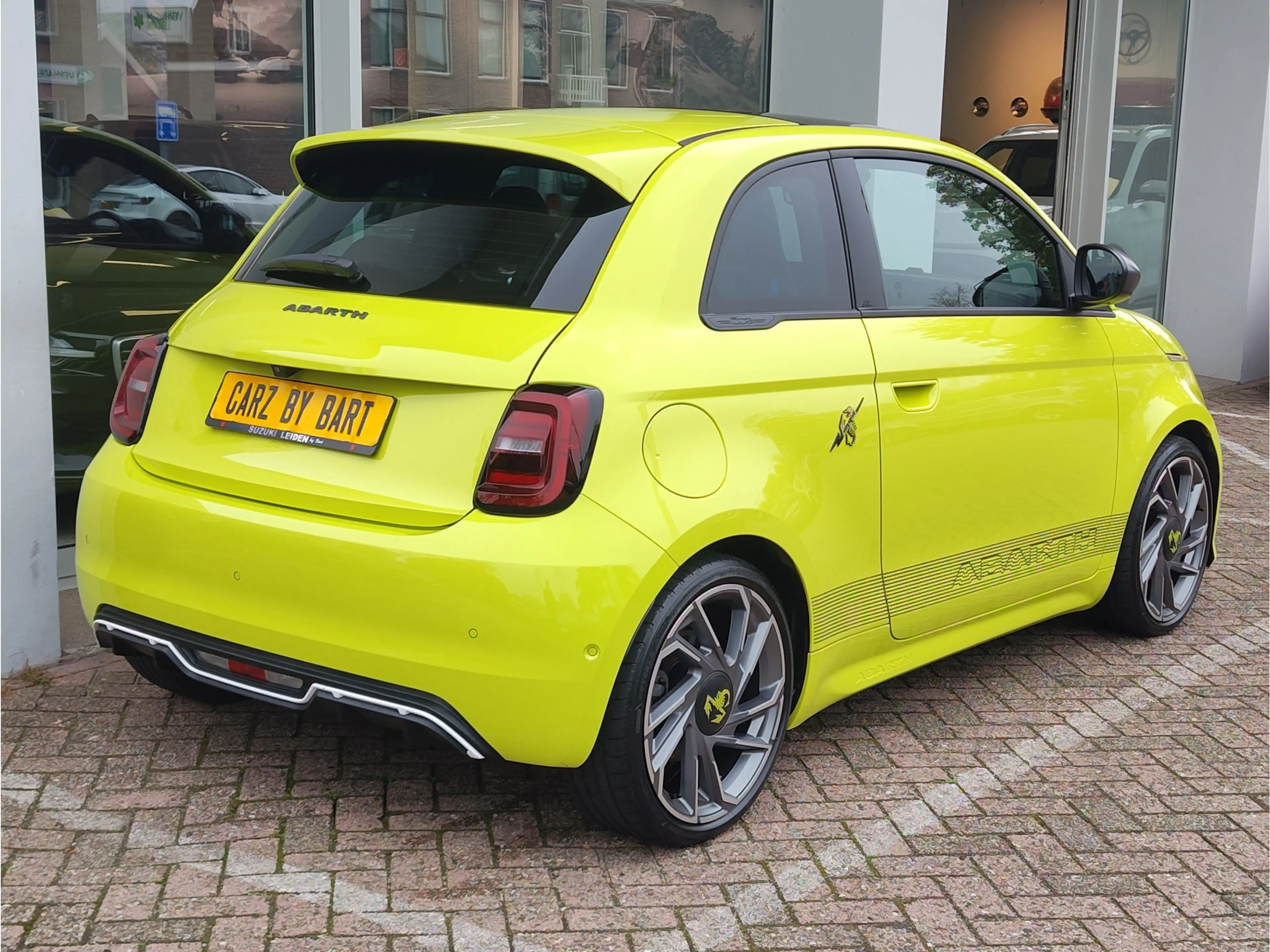 Abarth 500e SCORPIONISSIMA 42 kWh Alcantara sportstuur | Pano — photo 5