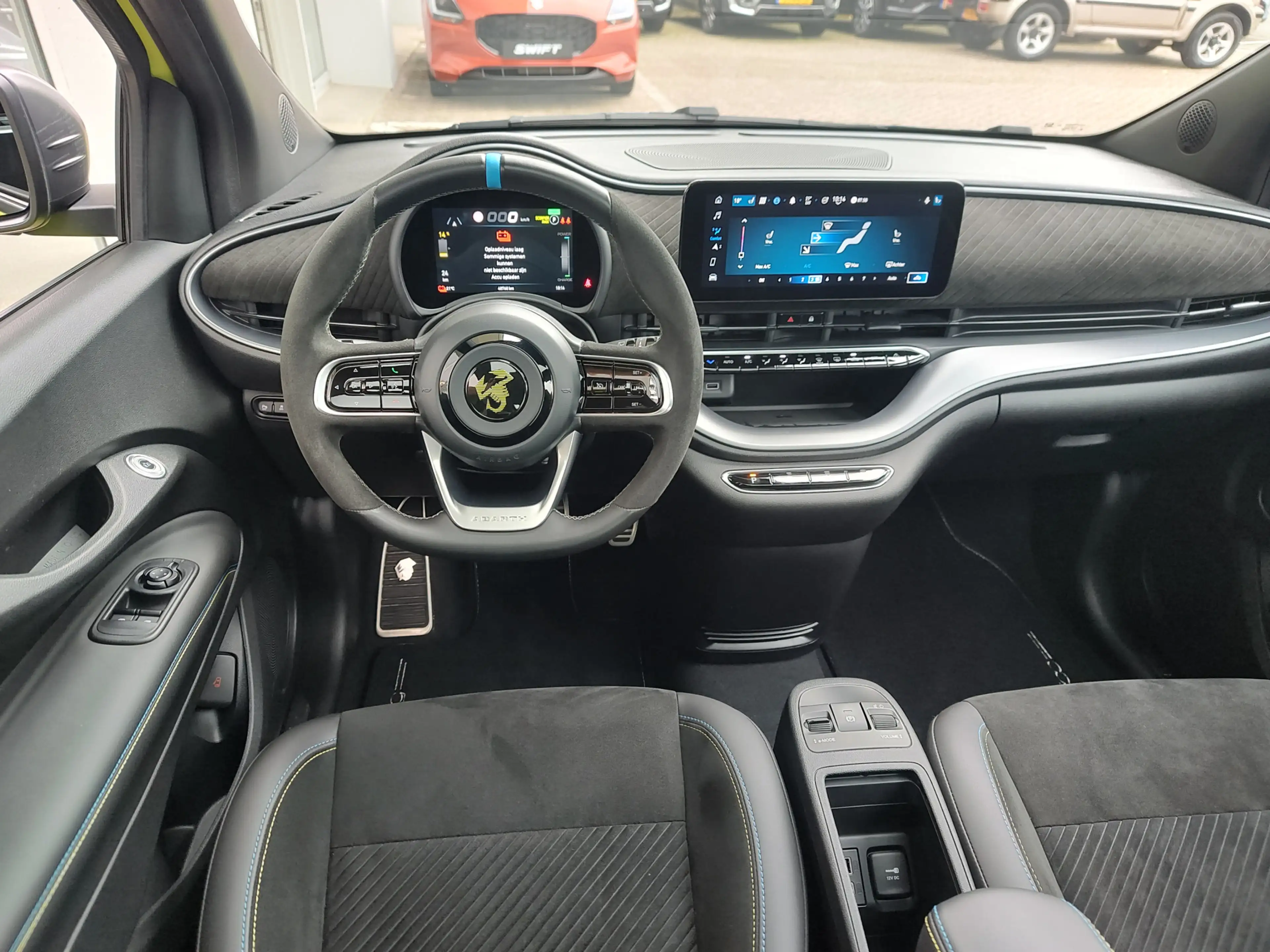Abarth 500e SCORPIONISSIMA 42 kWh Alcantara sportstuur | Pano — photo 12