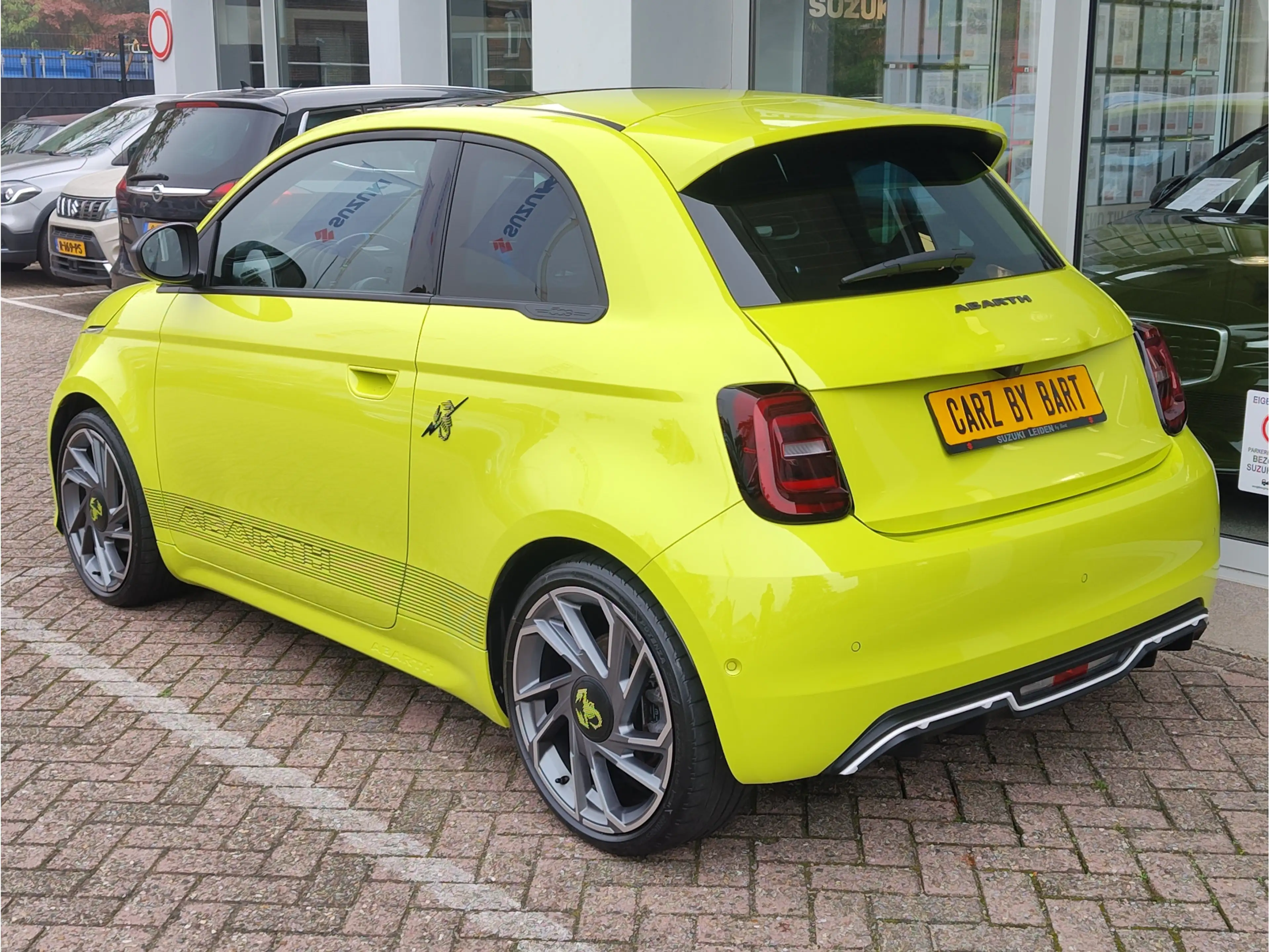 Abarth 500e SCORPIONISSIMA 42 kWh Alcantara sportstuur | Pano — photo 3