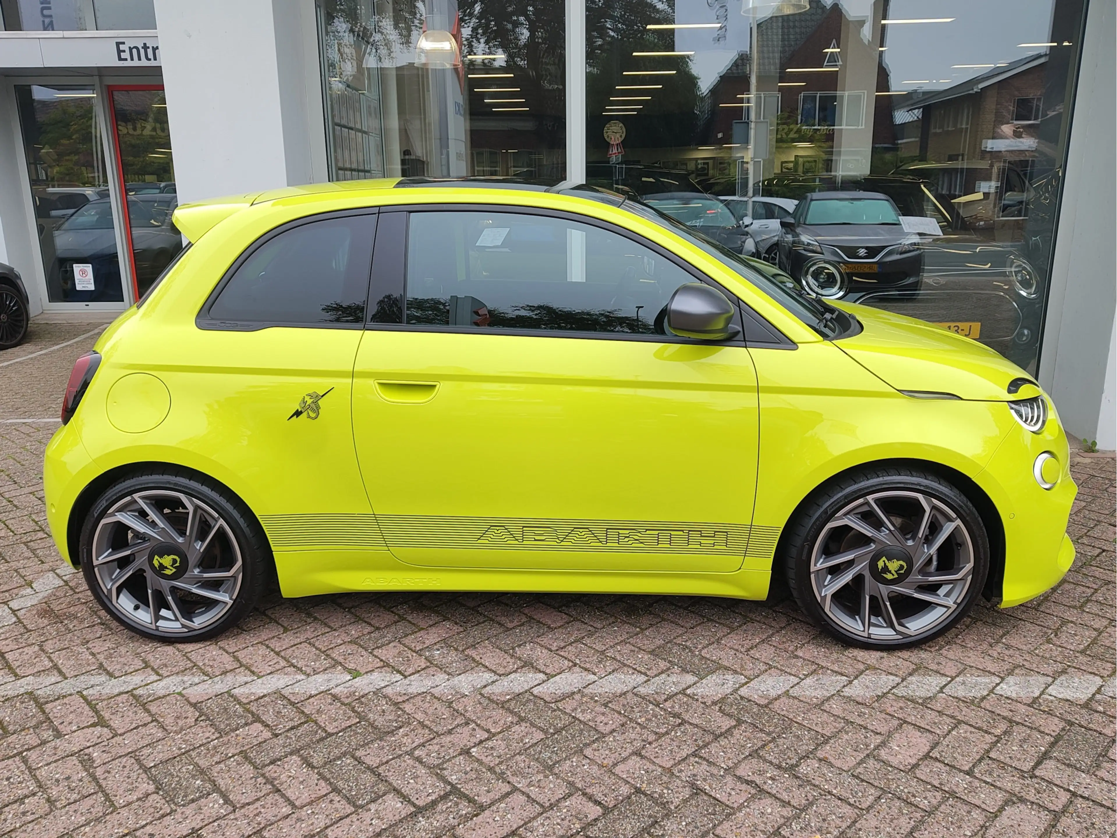 Abarth 500e SCORPIONISSIMA 42 kWh Alcantara sportstuur | Pano — photo 6
