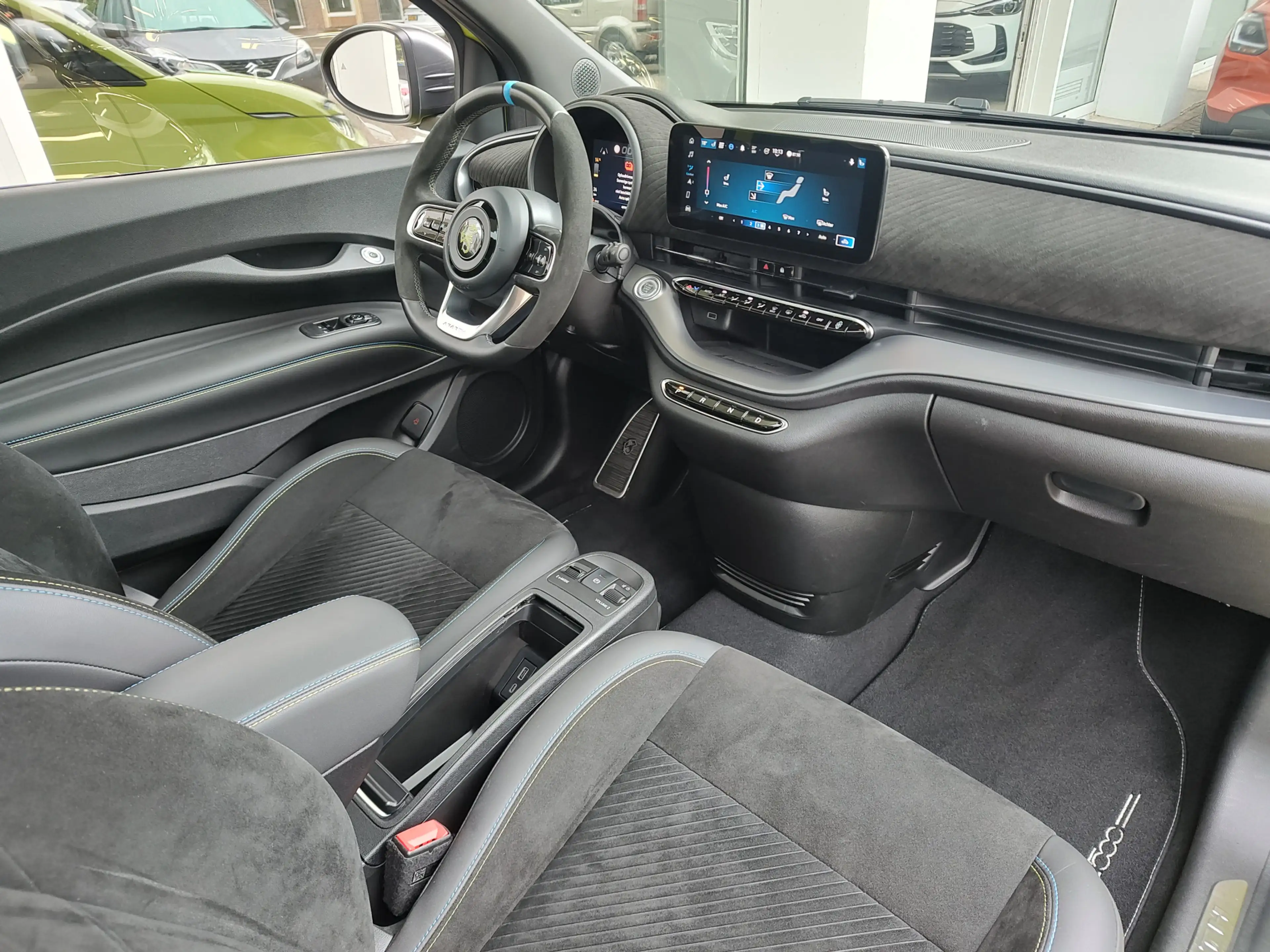 Abarth 500e SCORPIONISSIMA 42 kWh Alcantara sportstuur | Pano — photo 9