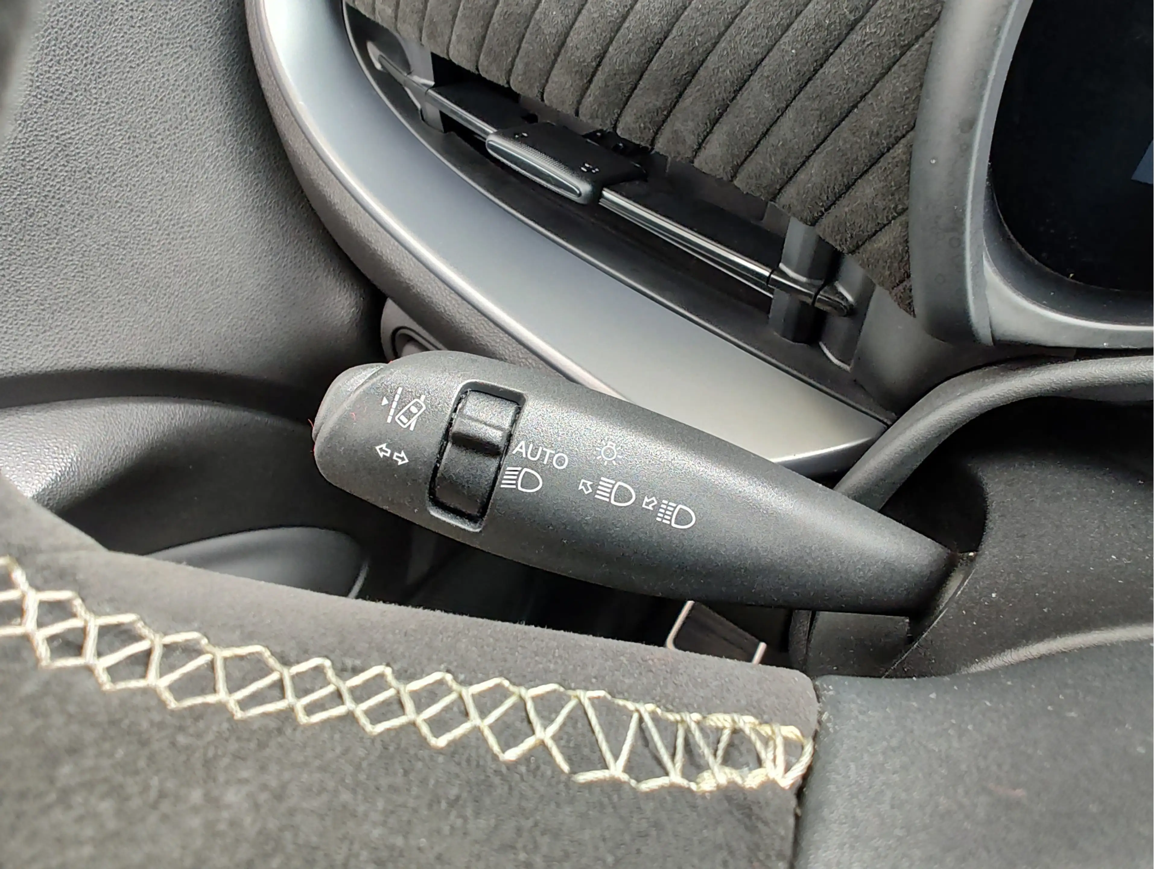 Abarth 500e SCORPIONISSIMA 42 kWh Alcantara sportstuur | Pano — photo 29