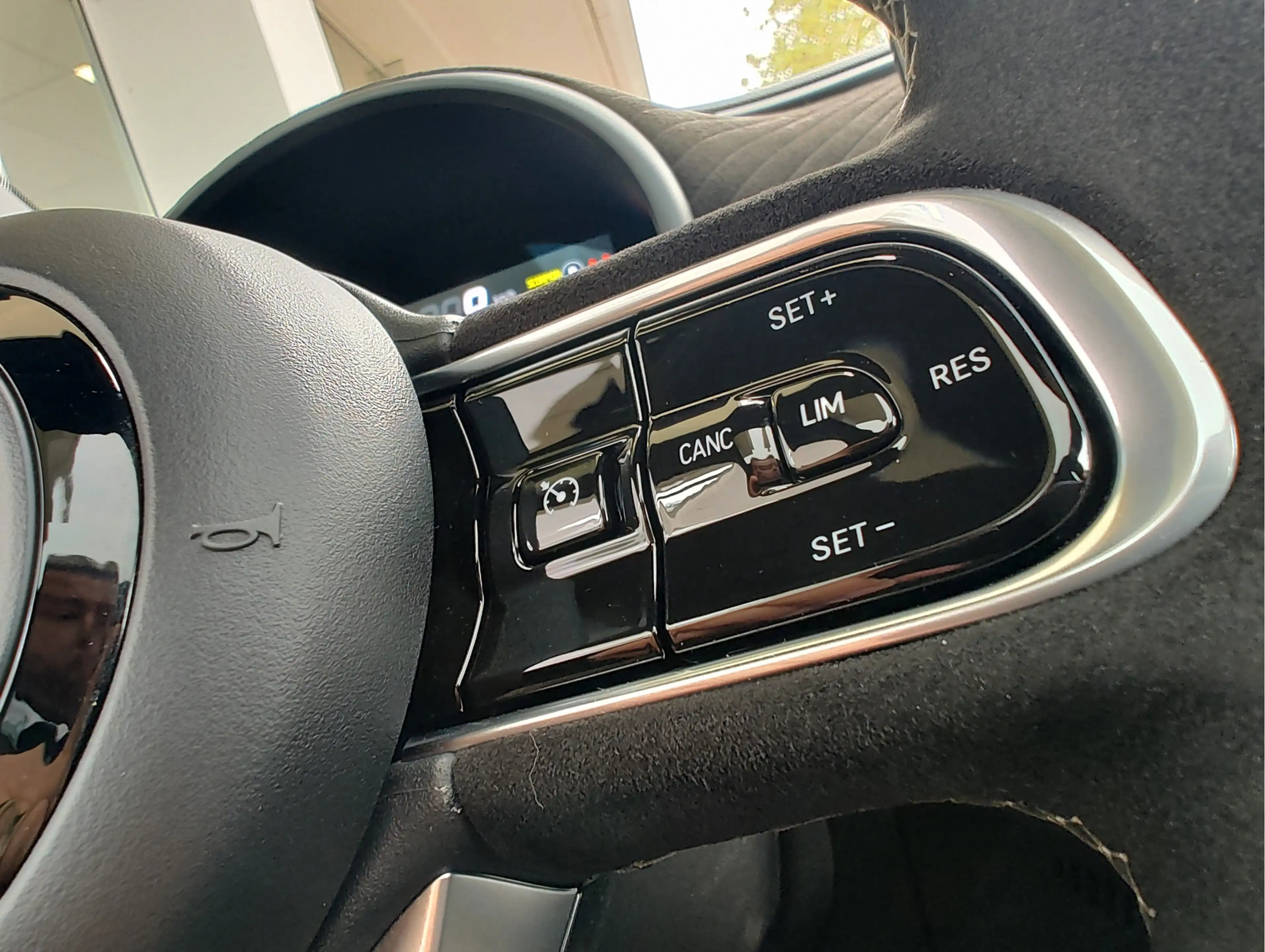 Abarth 500e SCORPIONISSIMA 42 kWh Alcantara sportstuur | Pano — photo 22