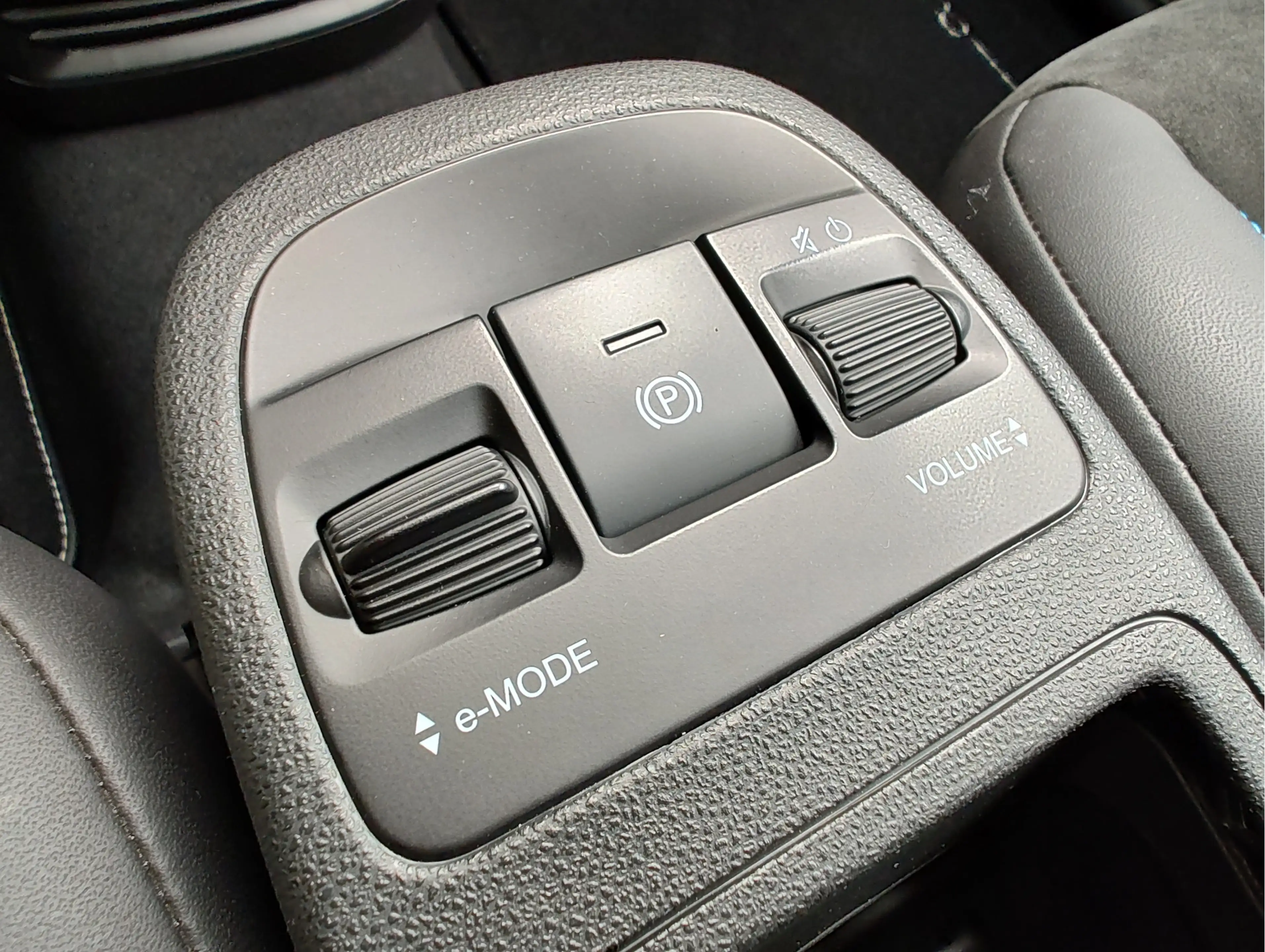 Abarth 500e SCORPIONISSIMA 42 kWh Alcantara sportstuur | Pano — photo 20