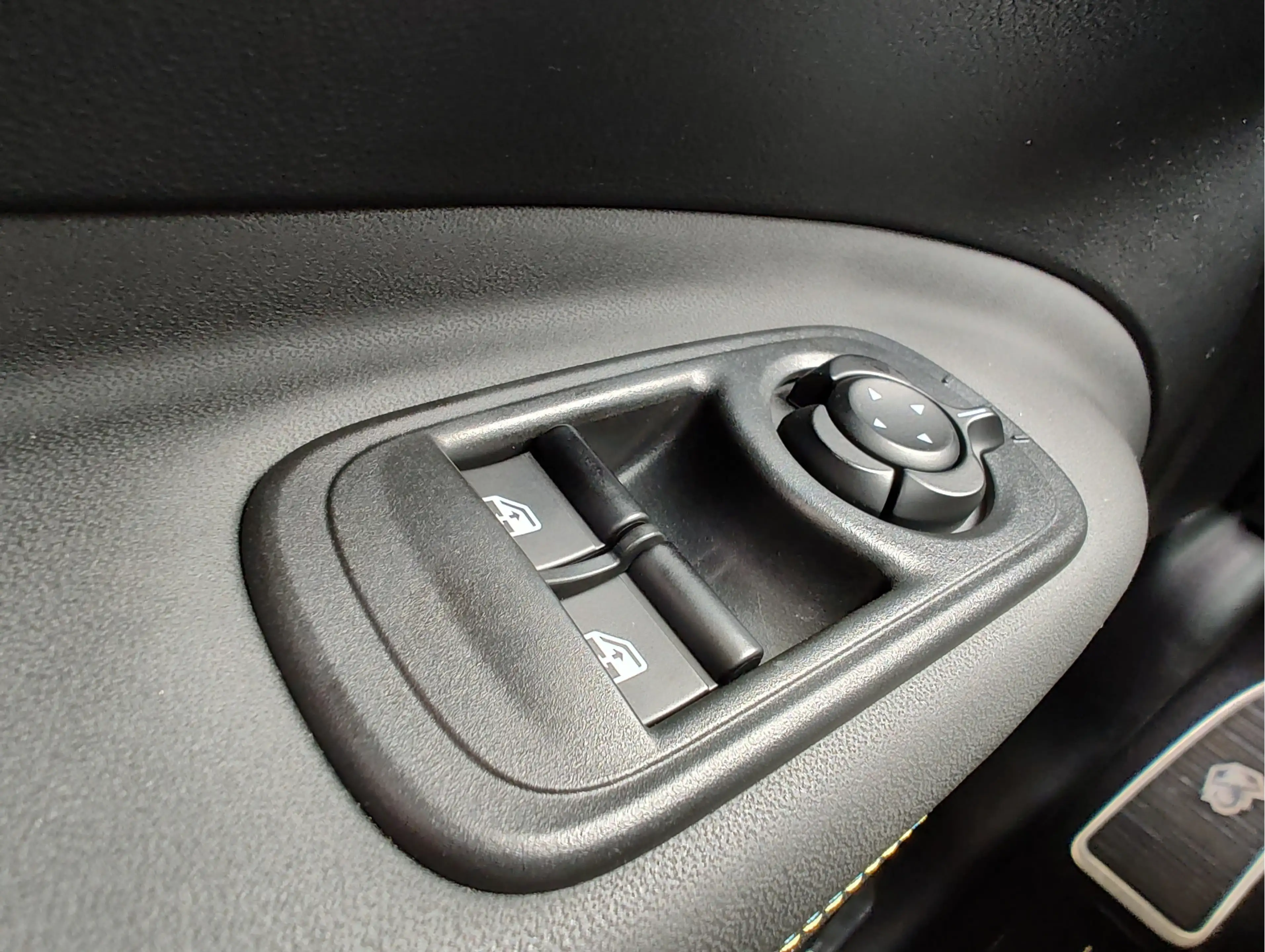 Abarth 500e SCORPIONISSIMA 42 kWh Alcantara sportstuur | Pano — photo 25