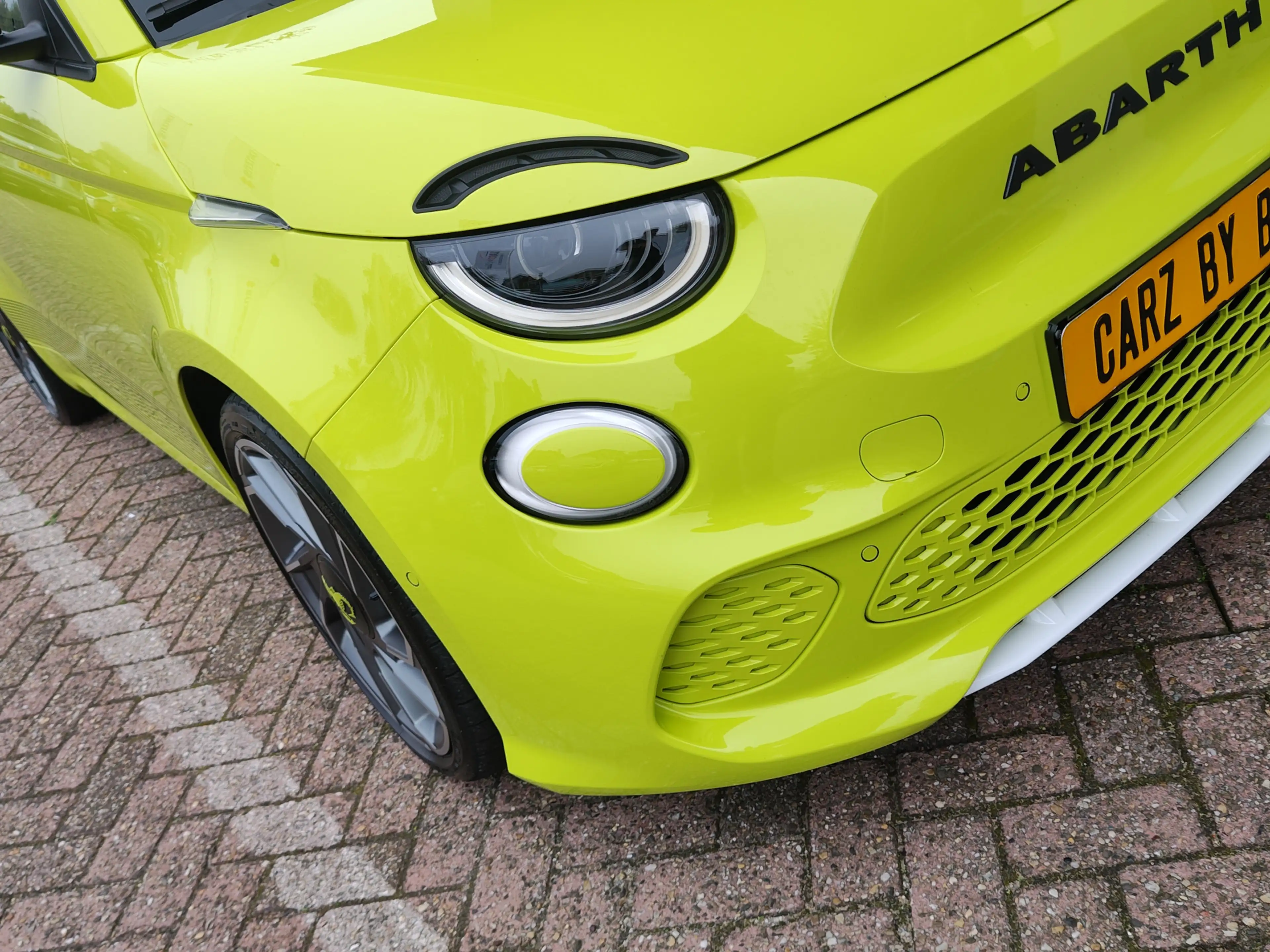Abarth 500e SCORPIONISSIMA 42 kWh Alcantara sportstuur | Pano — photo 38