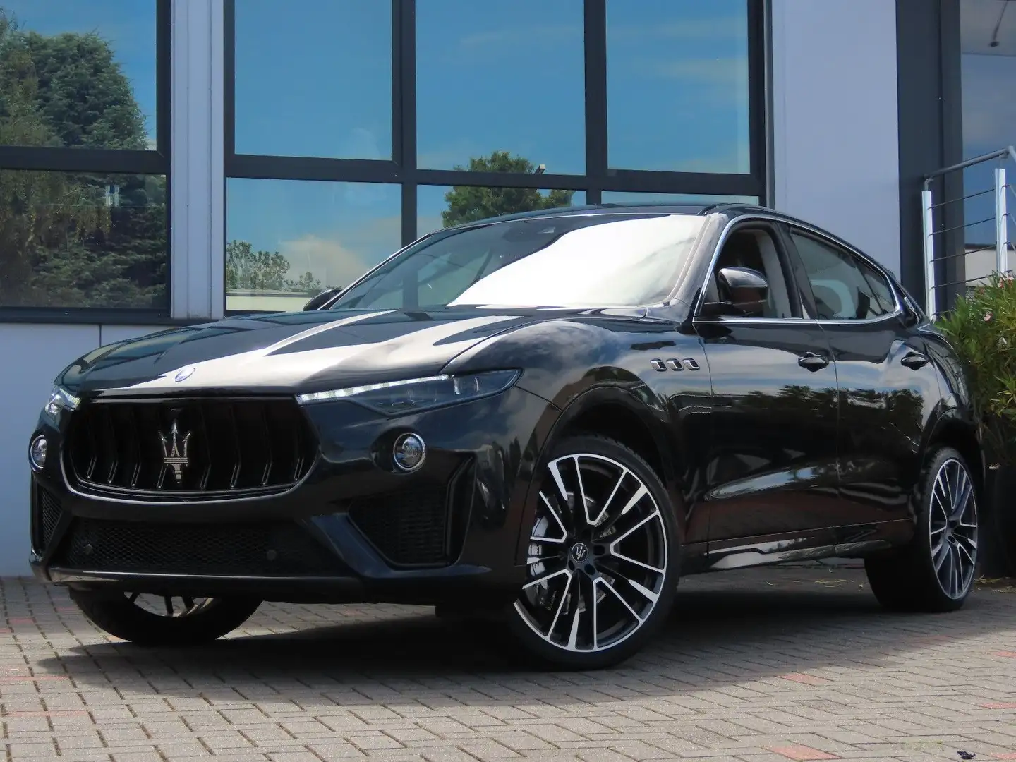 Maserati Levante 3.8 V8 Trofeo Q4 Auto Negro - 1