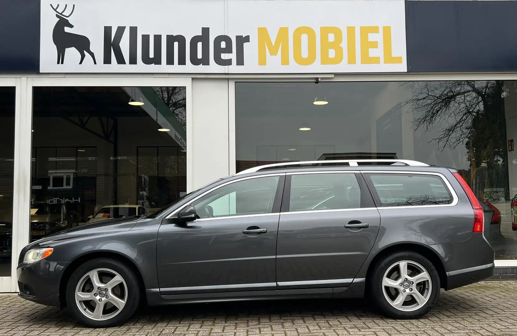 Volvo V70 2.0 T5 Summum Aut. |Leder|Memory|Trekhaak| Gris - 2