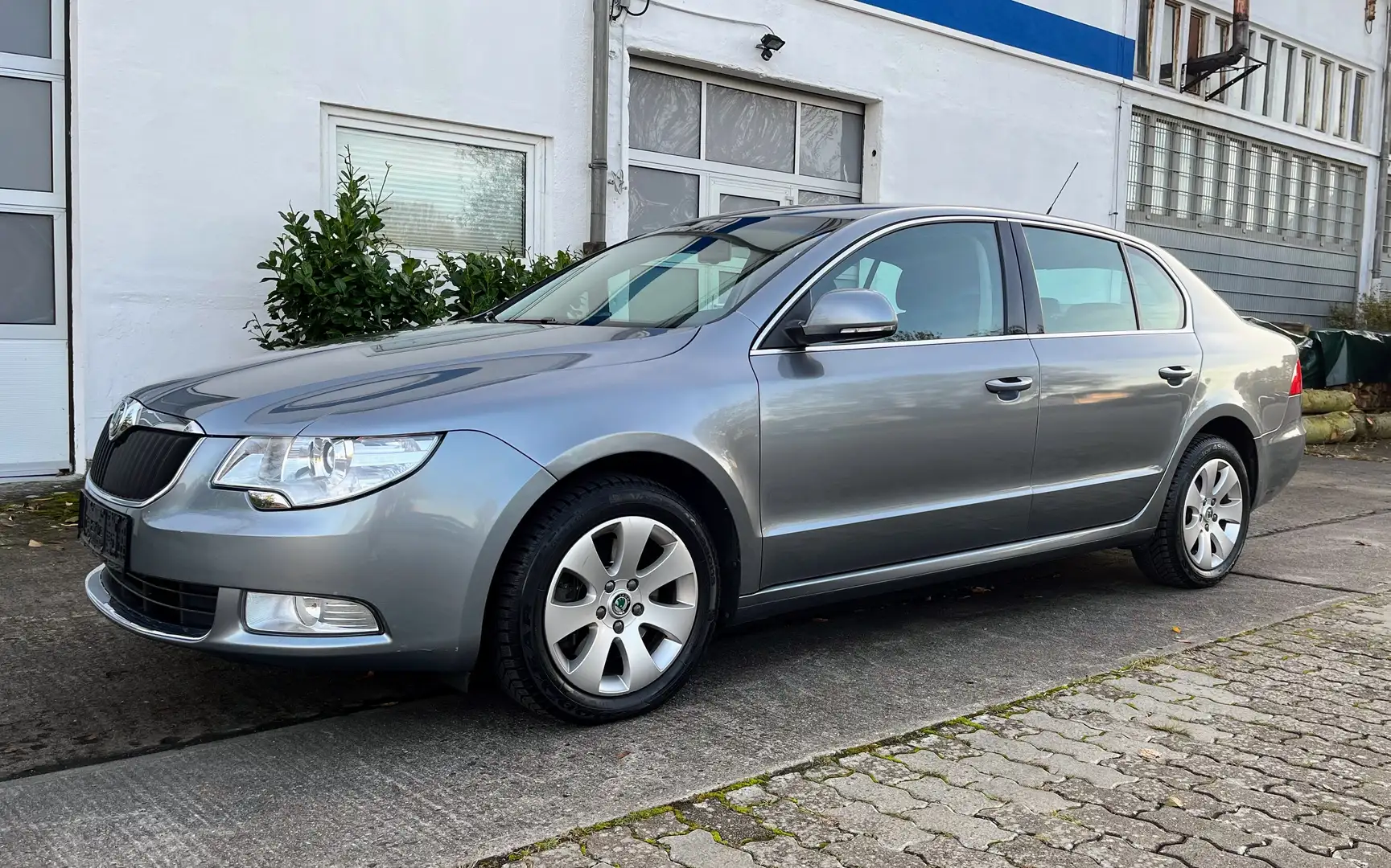 Skoda Superb Ambition*2-Hand*Scheckheft* Grau - 1