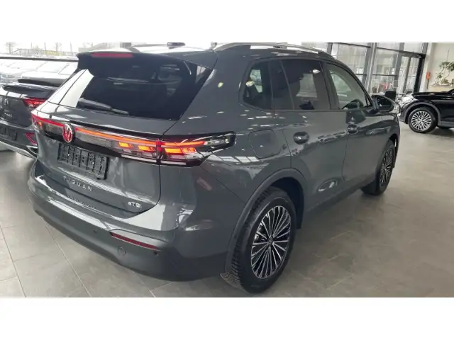 Volkswagen Tiguan view 5