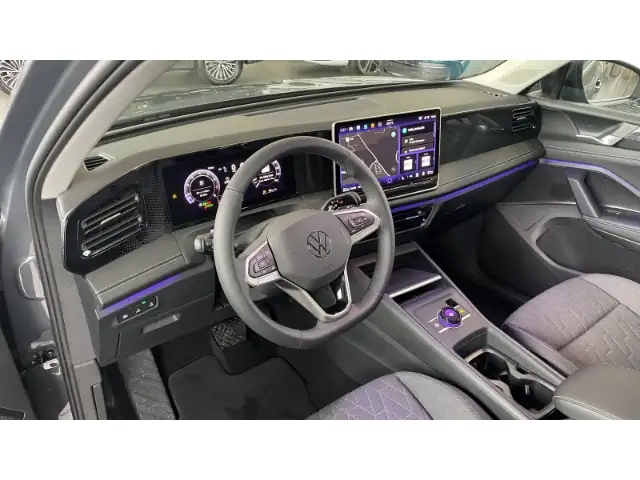 Volkswagen Tiguan view 13