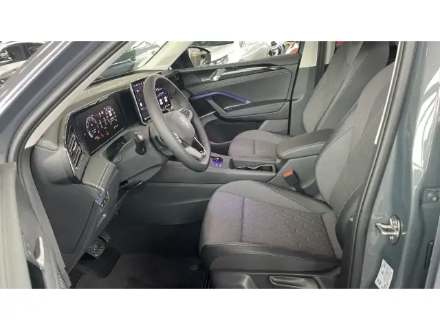 Volkswagen Tiguan view 12