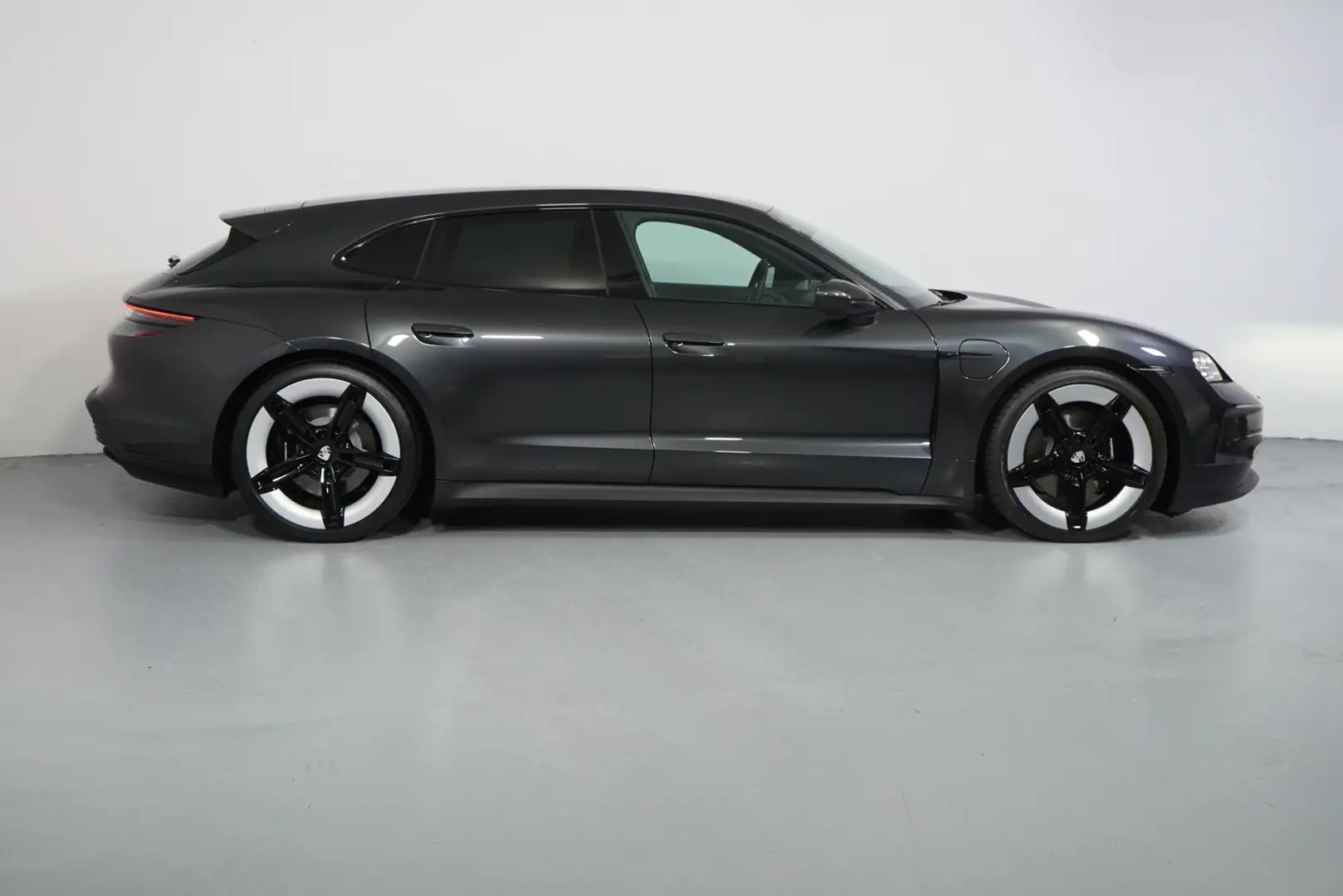 Porsche Taycan 4S Sport Turismo Grau - 2