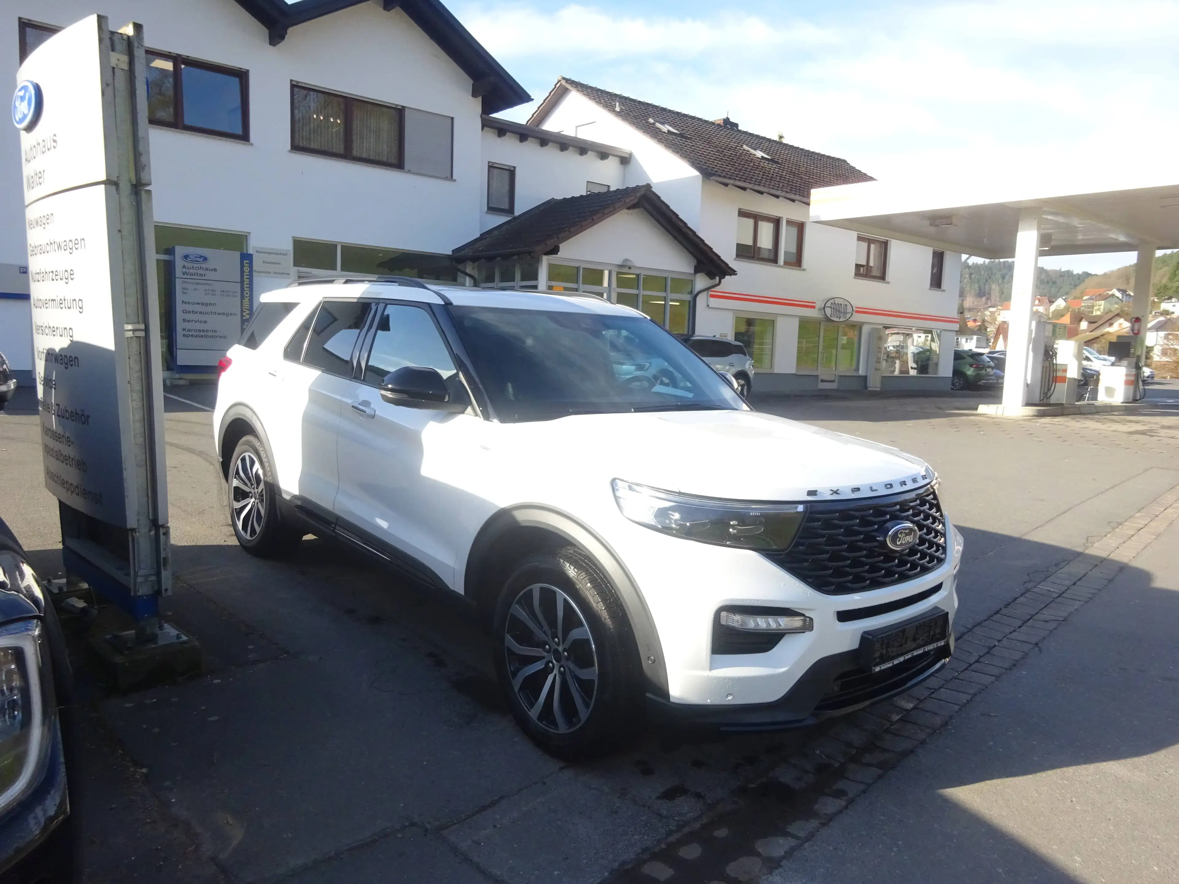 Ford Explorer ST-Line Plug-in-Hybrid 4x4 AHK — photo 2